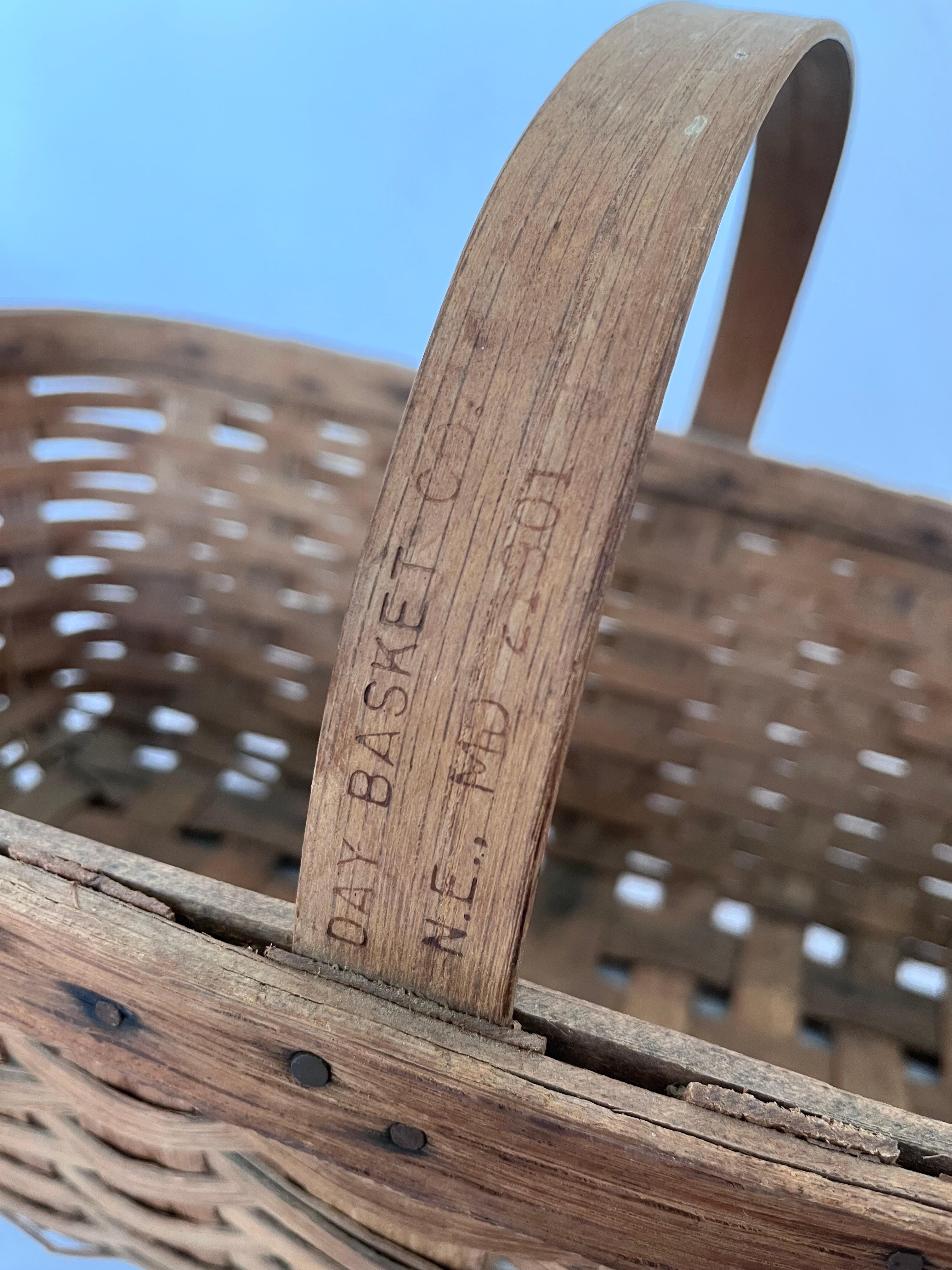 1940s Day Basket Co. Handwoven White Oak Long Market Basket with Stamped Handle For Sale 6