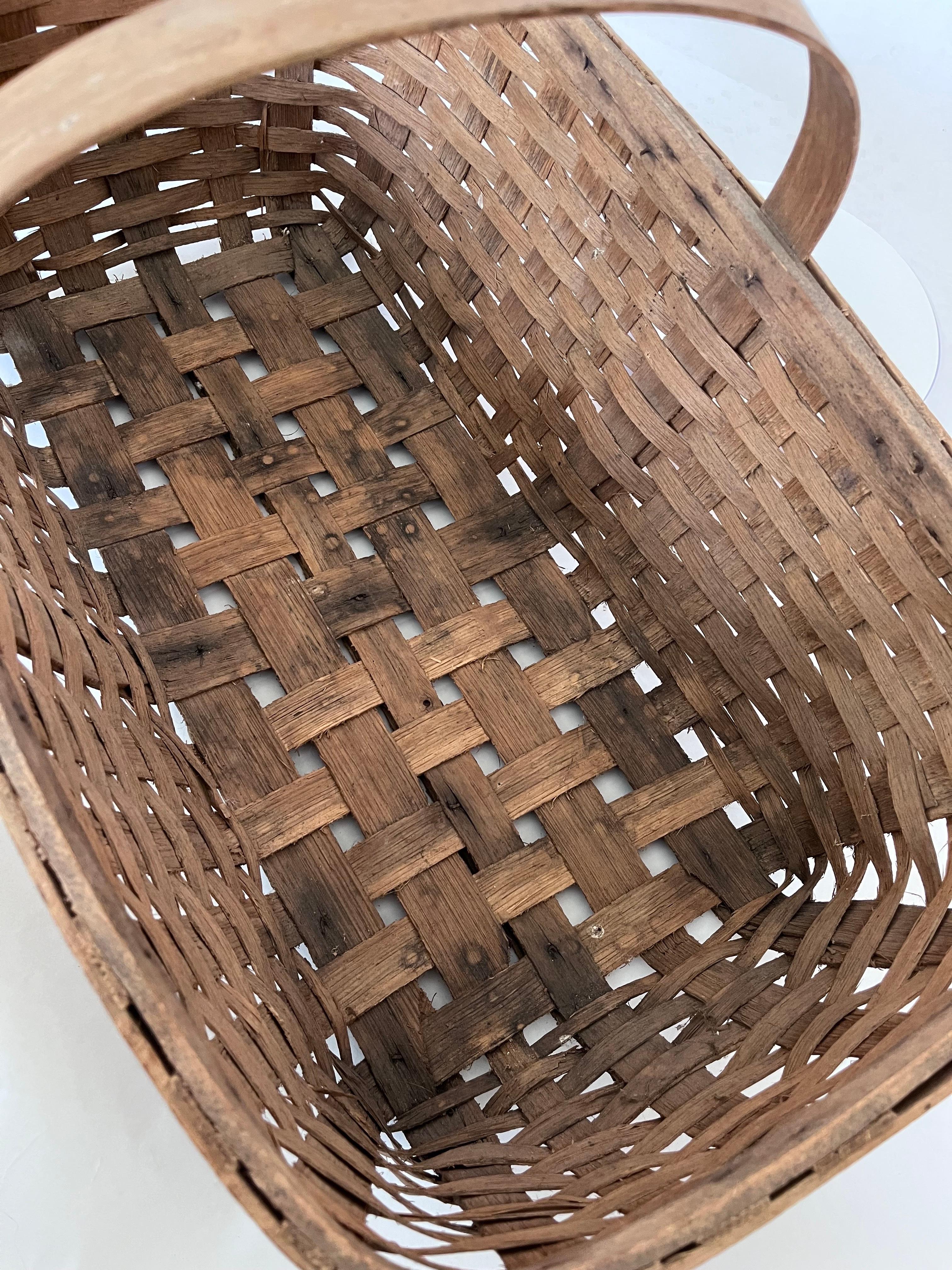 1940s Day Basket Co. Handwoven White Oak Long Market Basket with Stamped Handle For Sale 7