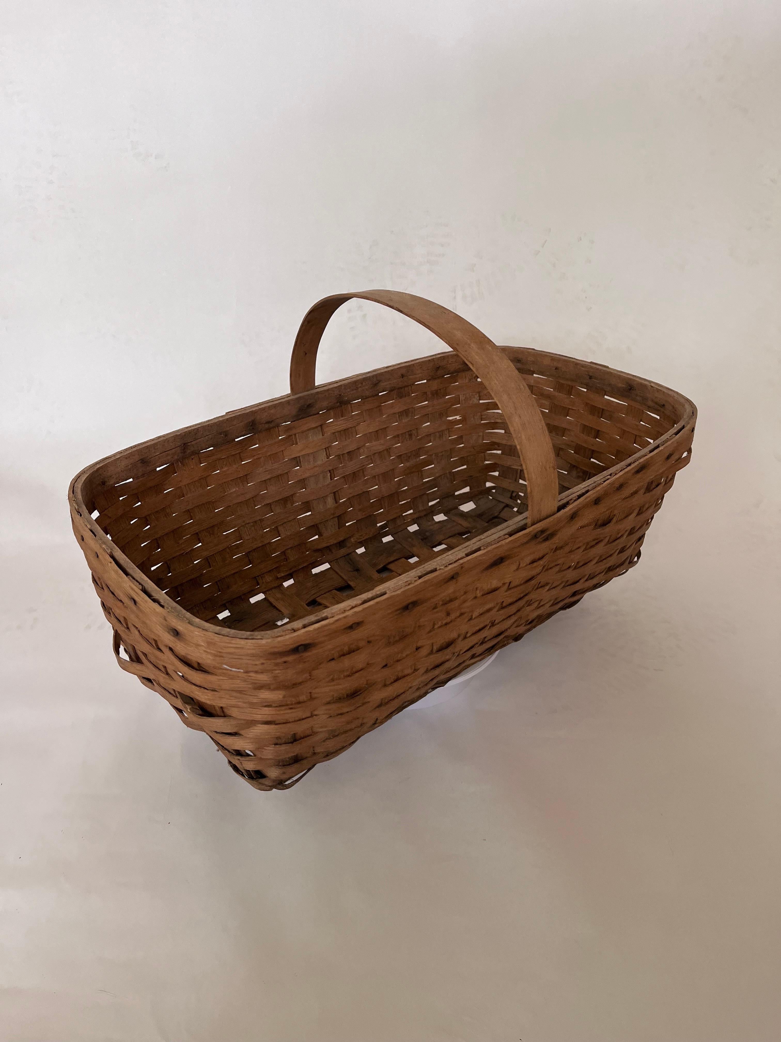 Mid-20th Century 1940s Day Basket Co. Handwoven White Oak Long Market Basket with Stamped Handle For Sale