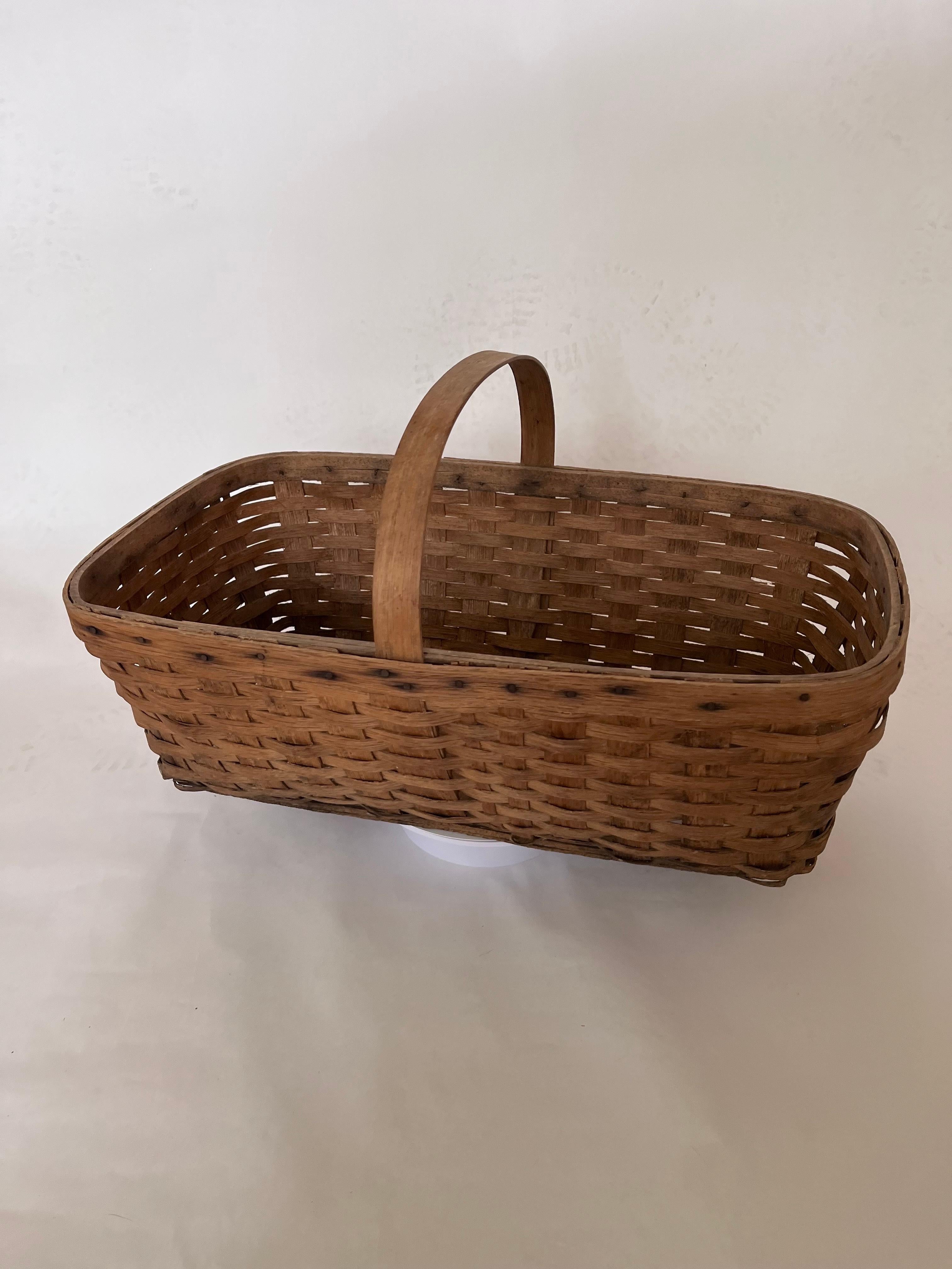 1940s Day Basket Co. Handwoven White Oak Long Market Basket with Stamped Handle For Sale 2