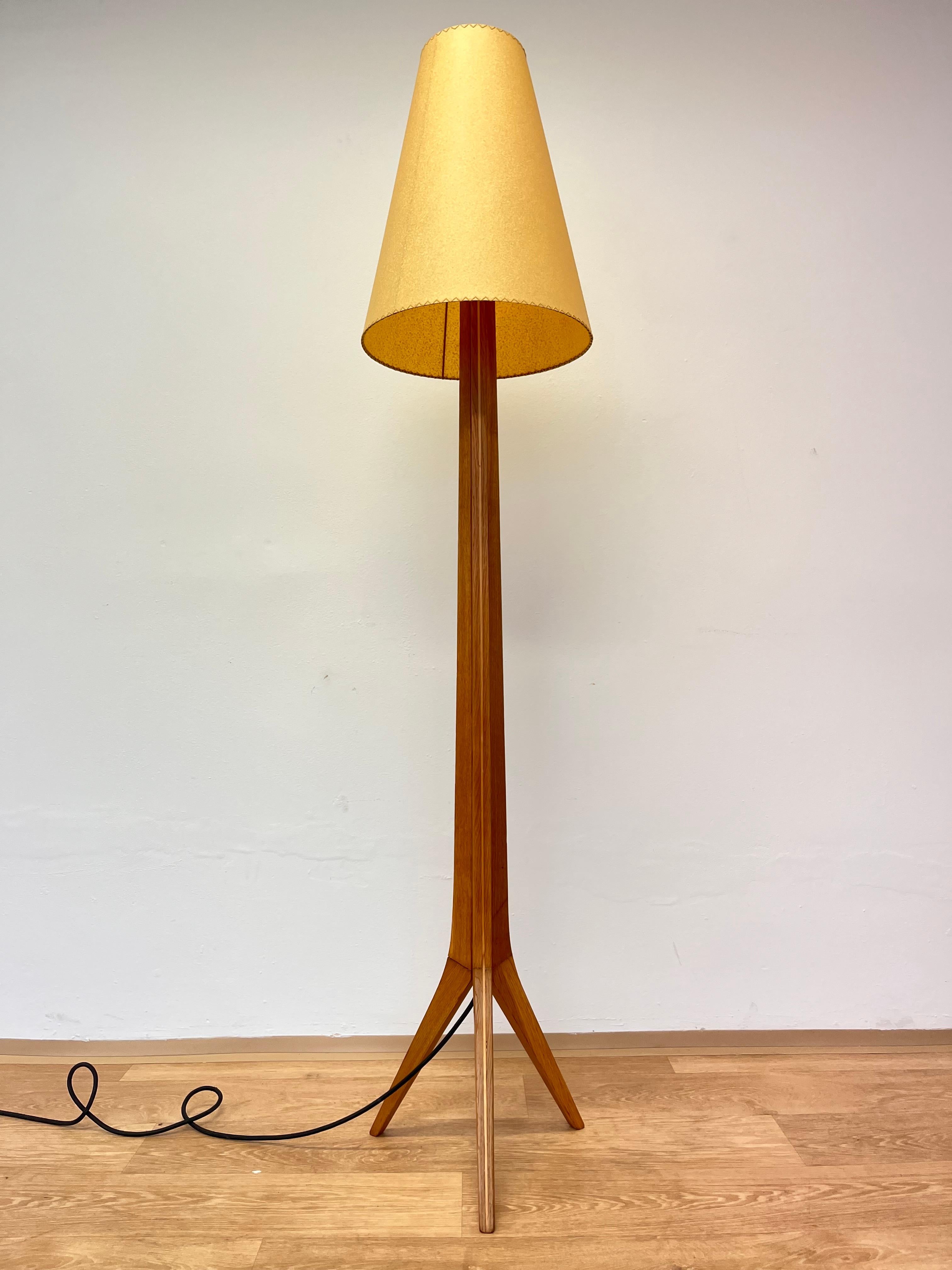 Wood 1940s design wooden floor lamp - Czechoslovakia, 1940s For Sale