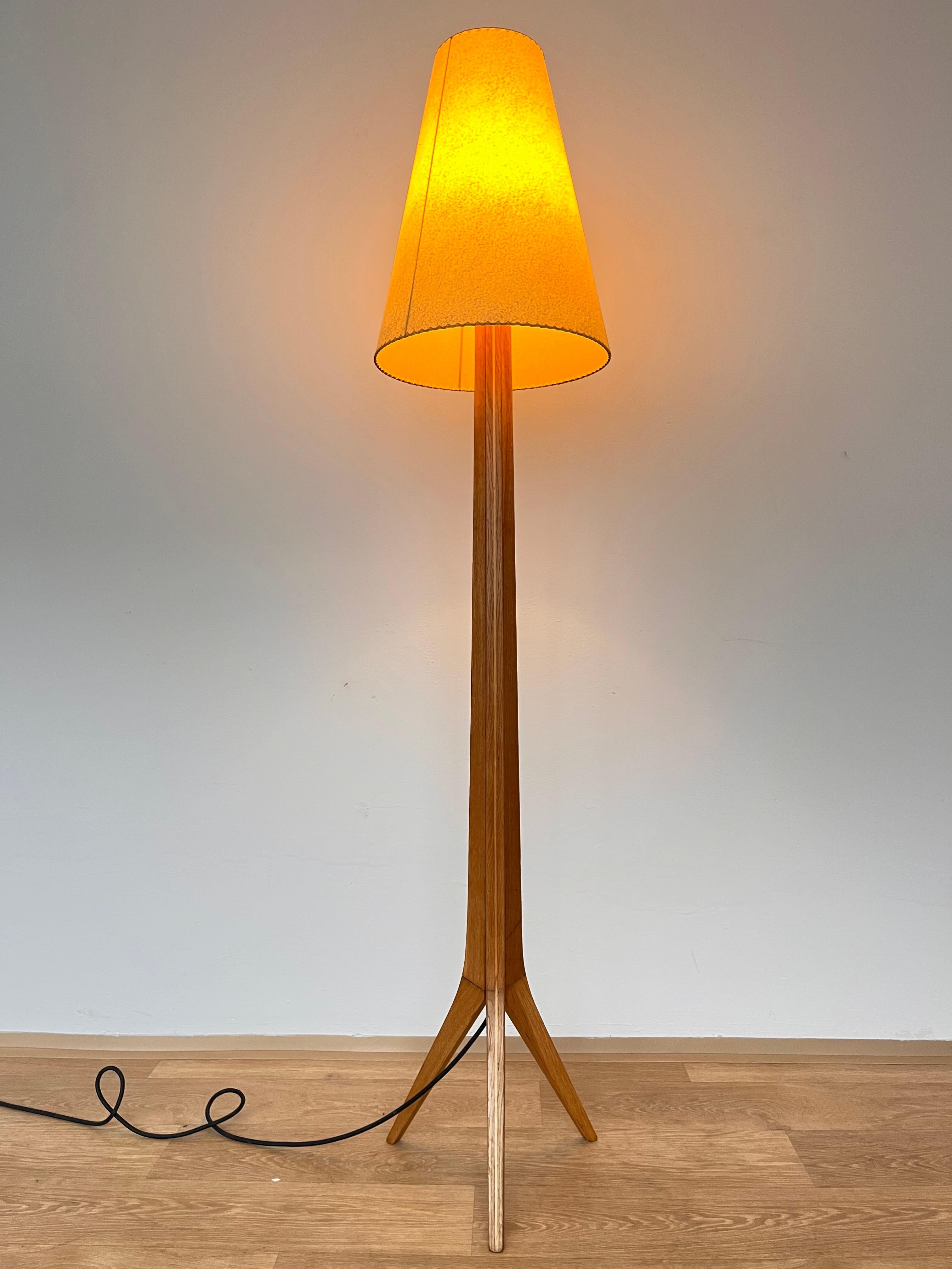 1940s design wooden floor lamp - Czechoslovakia, 1940s For Sale 2