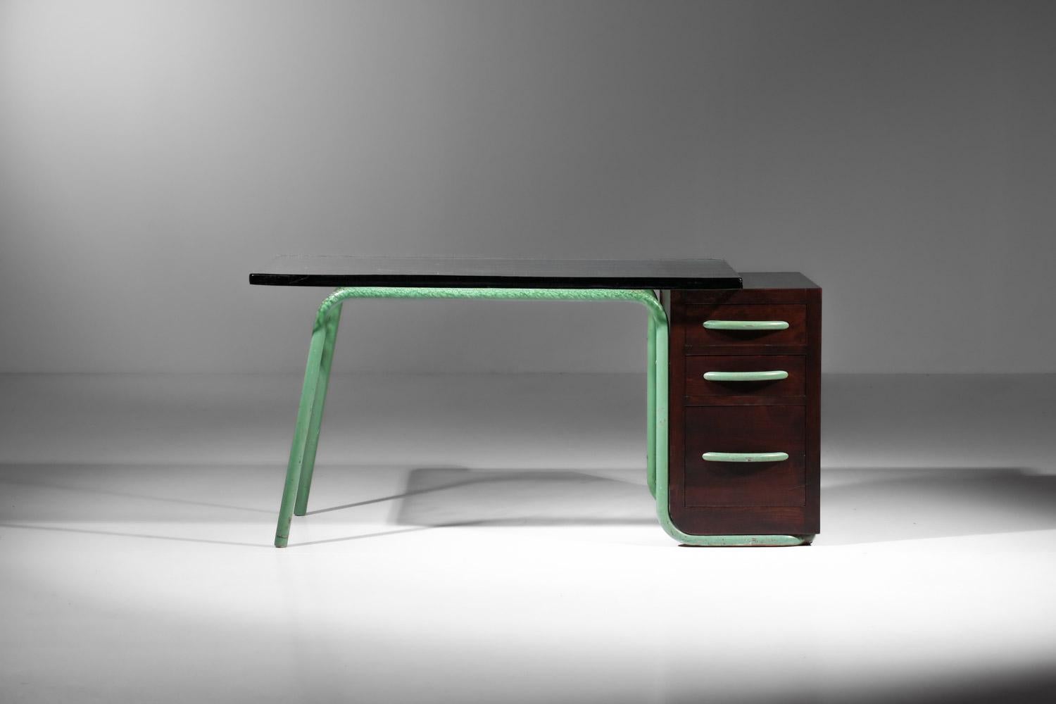 Schreibtisch aus den 1940er Jahren aus Holz und lackierten Stahlrohren mit einer zusätzlichen Glasplatte (Art déco) im Angebot