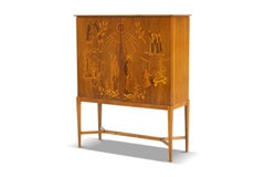 Armoire suédoise en noyer intarsia détaillée des années 1940 par erik mattson