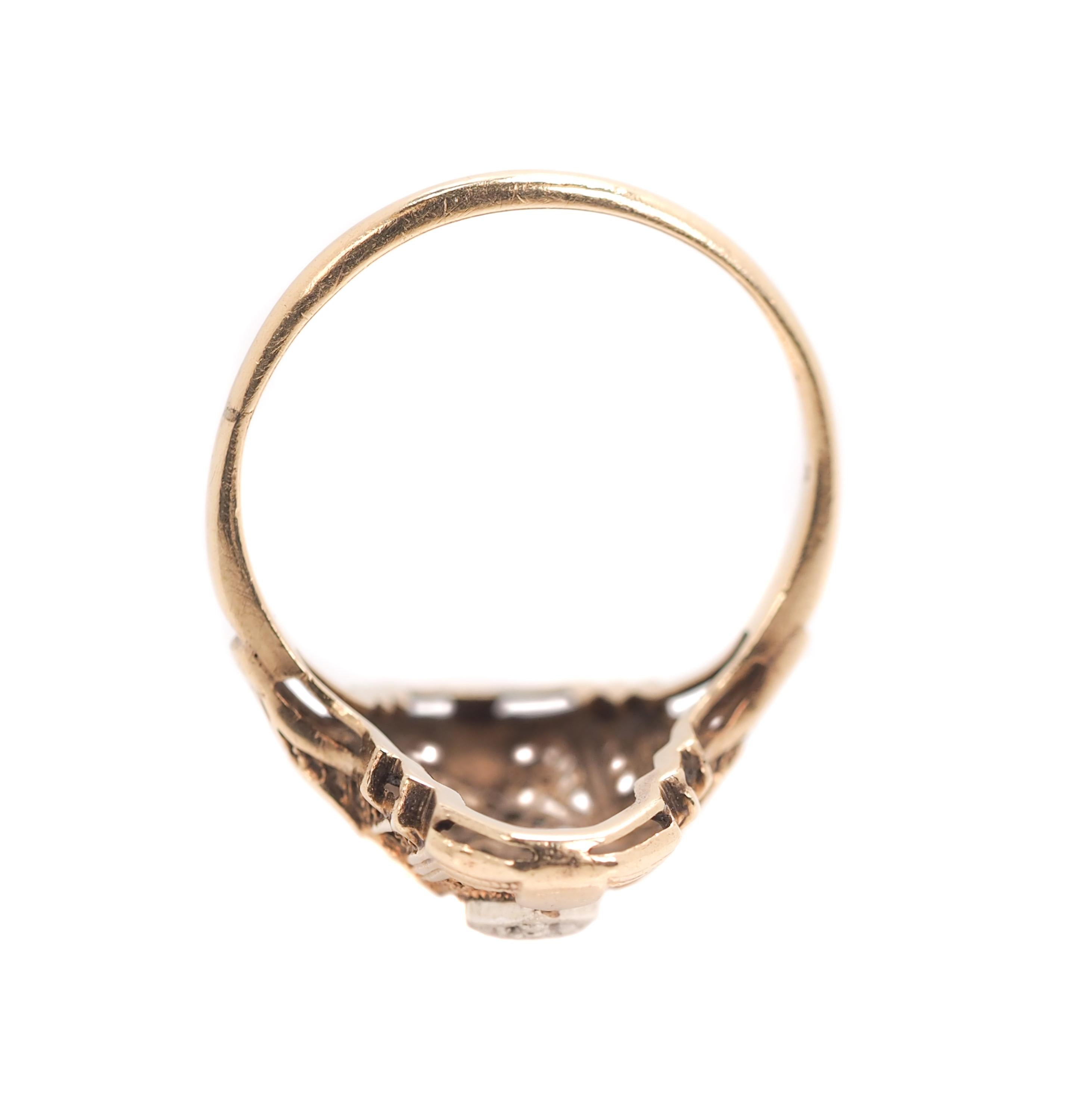 1940s Diamond and 14 Karat Yellow Gold Three-Stone Shield Ring 1