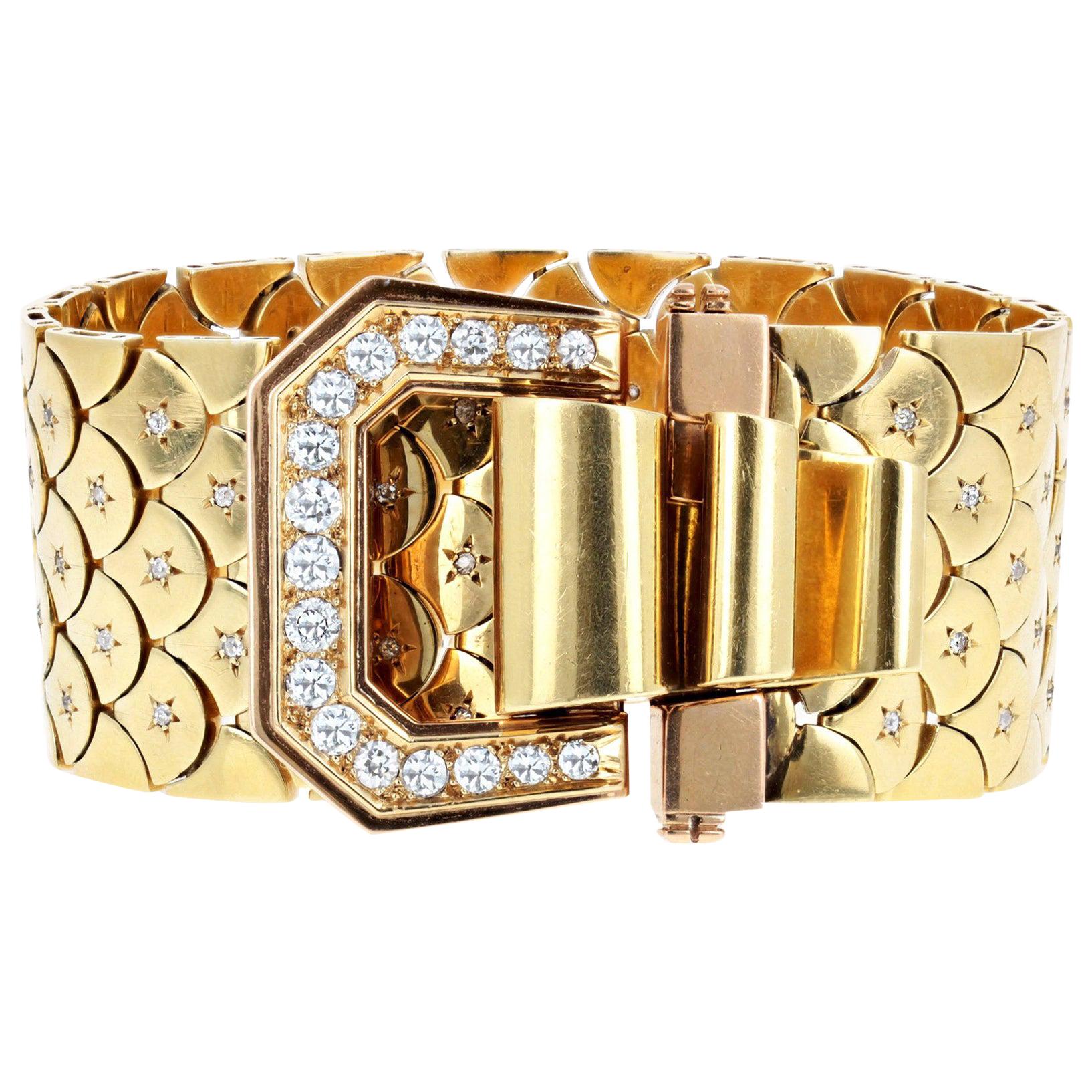 This retro buckle bracelet is designed as a wide and flexible belt of fish scale links, each featuring a star set single-cut diamond. The pavé set diamond buckle clasp contains 17 brilliant-cut diamonds of approximately 1.3 carats. With French assay