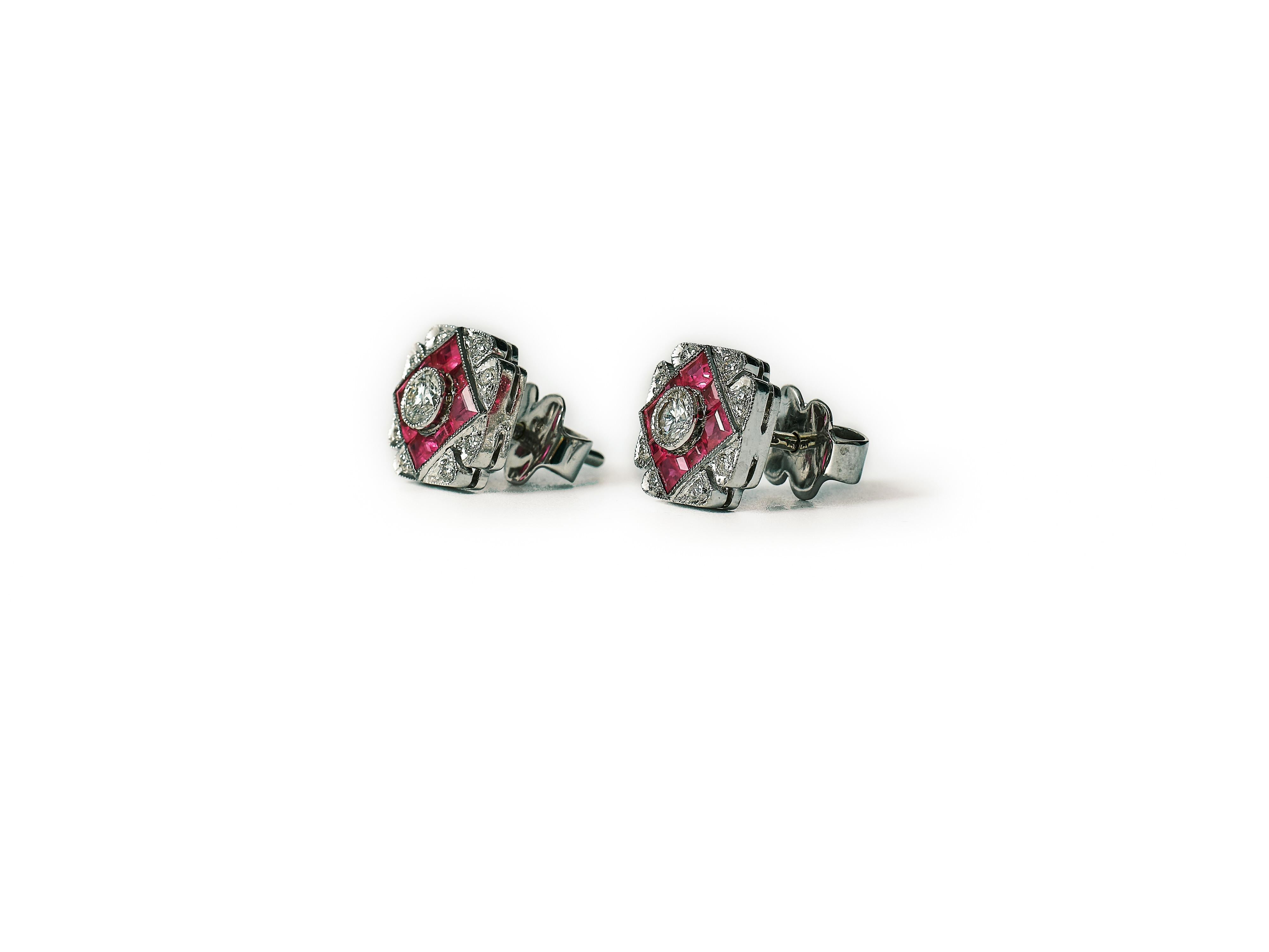 1940s diamond and ruby four-leaf clover earrings. In Good Condition For Sale In Malmö, Skåne län