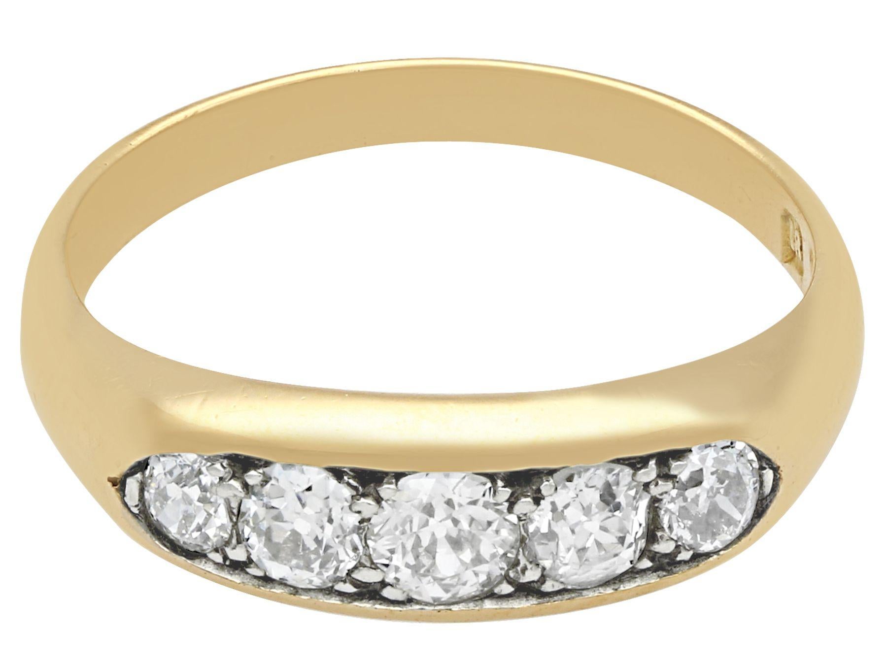 1940er Jahre, Diamant- und Gelbgold-Ring mit fünf Steinen (Rundschliff) im Angebot