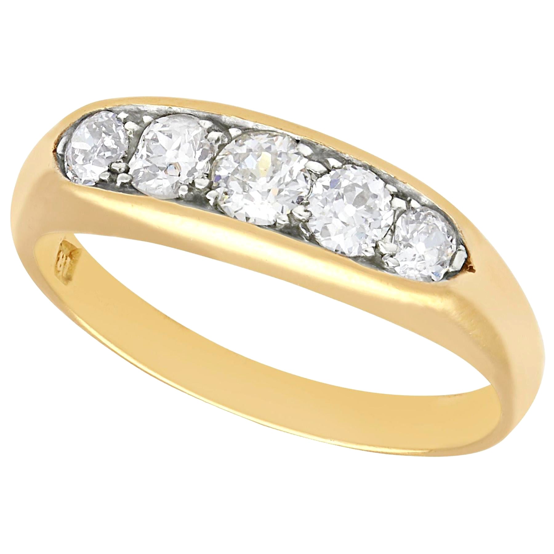 Bague à cinq pierres en or jaune et diamants des années 1940