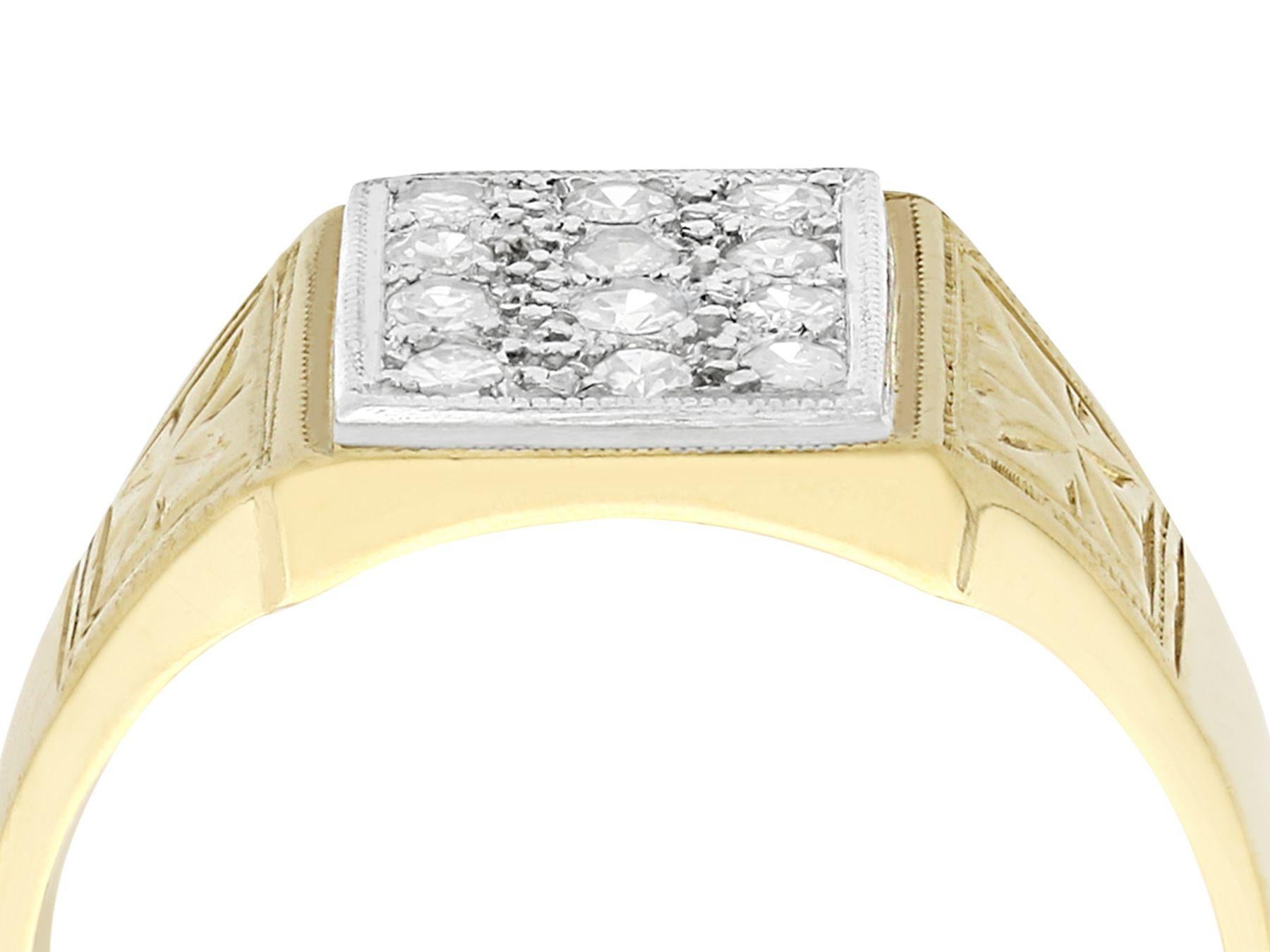Ein beeindruckender Vintage-Ring mit 0,52 Karat Diamanten und 18 Karat Gelbgold und 18 Karat Weißgold im Stil eines Siegelrings; Teil unserer vielfältigen Diamantschmuckkollektionen.

Dieser feine und beeindruckende diamantbesetzte Siegelring ist