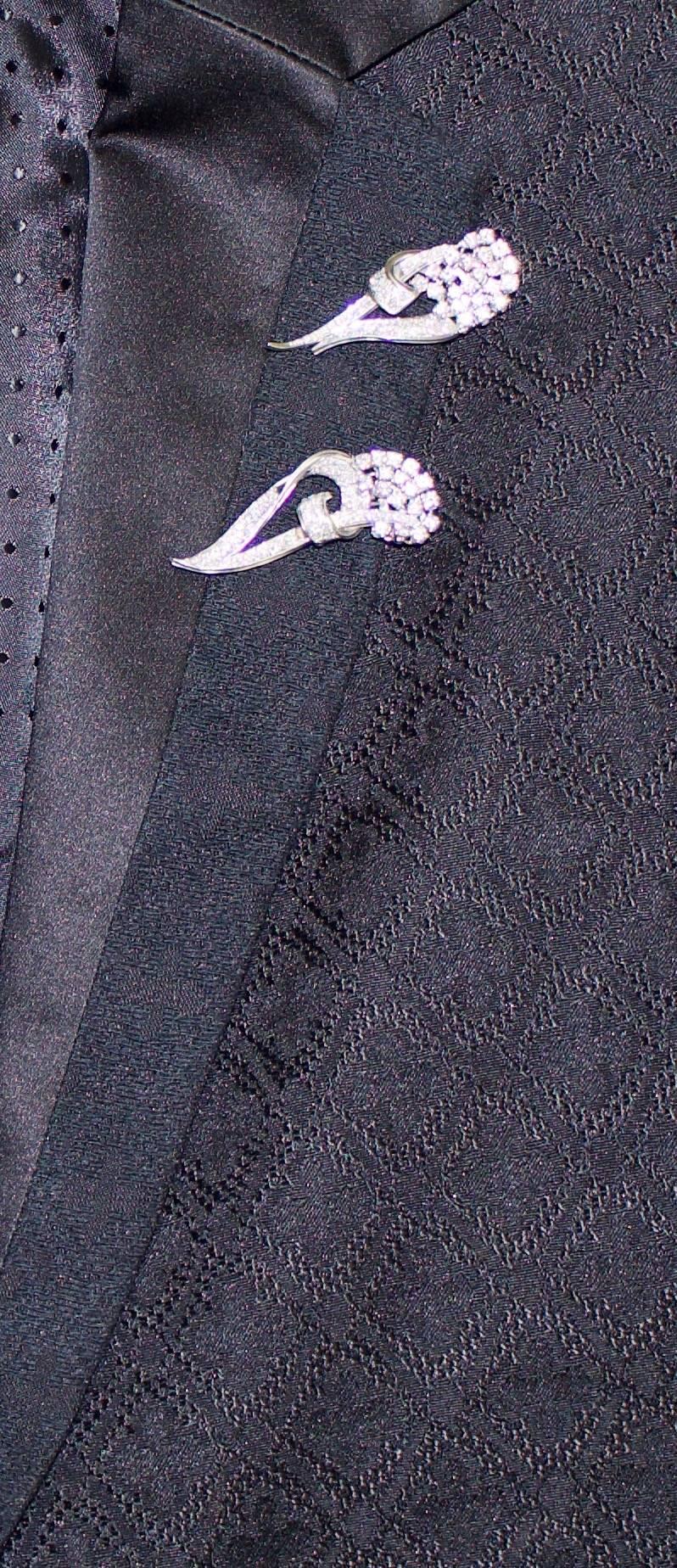 Versatile 1940s Diamond Brooch Clips 6.30 Carats For Sale 3