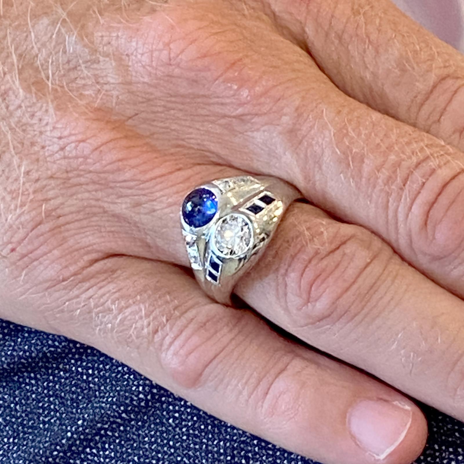 1940s Diamond Cabochon Blue Sapphire 18 Karat White Gold Vintage Ring In Good Condition In Boca Raton, FL