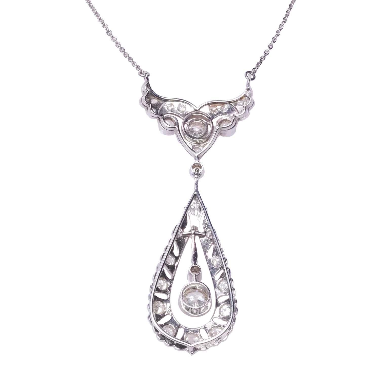Taglio rotondo Collana di diamanti del 1940 in oro bianco in vendita