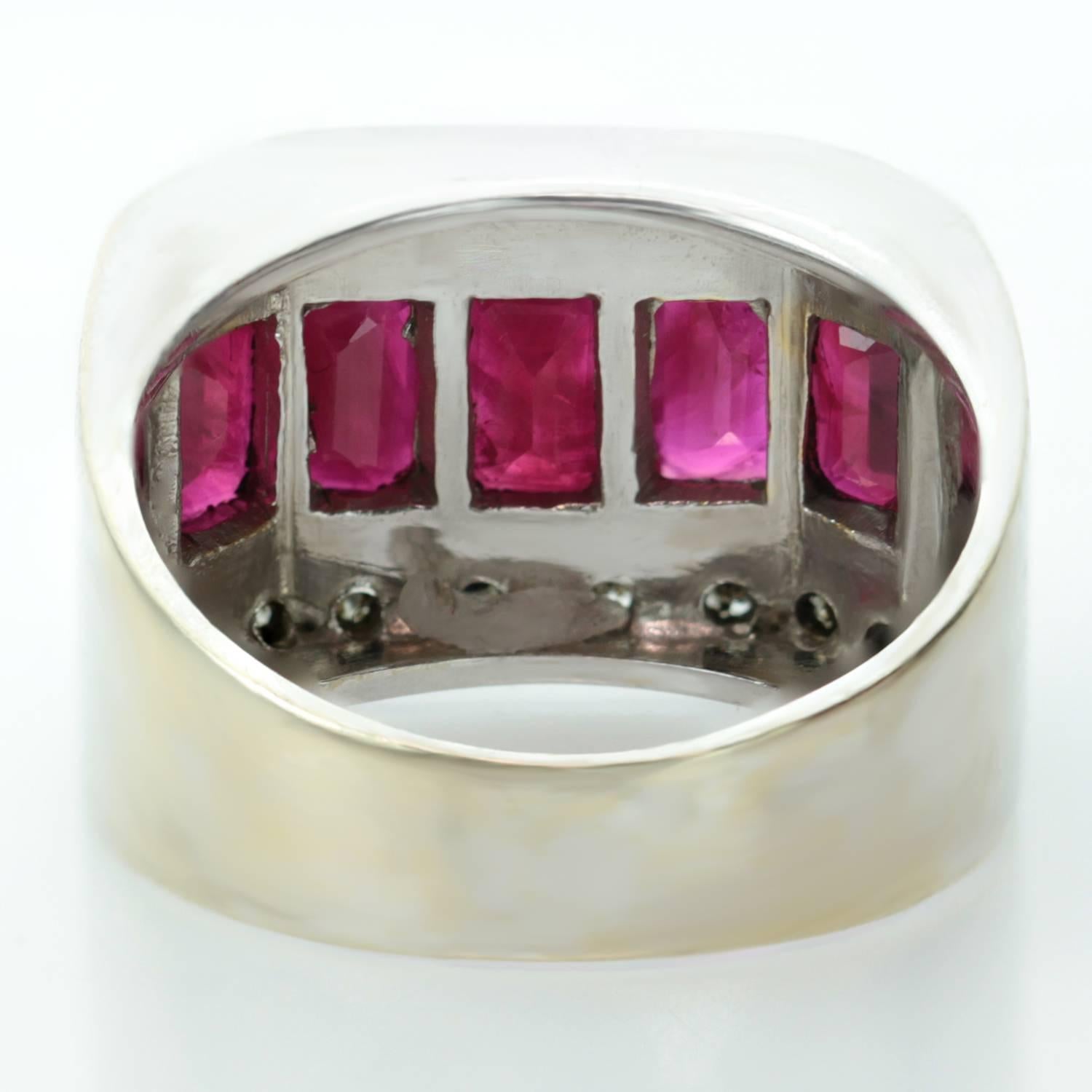 1940s Diamond Ruby White and Yellow Gold Ring For Sale 2