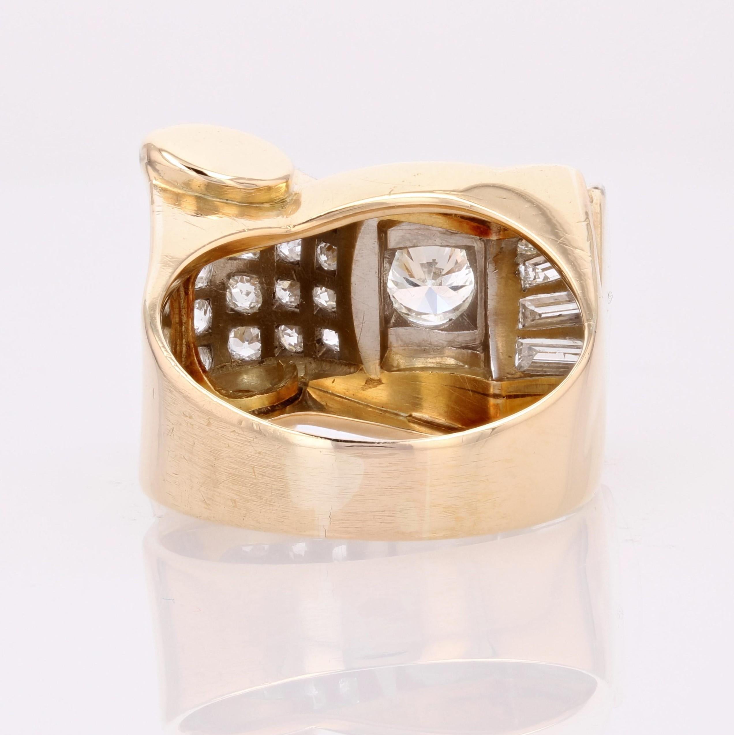 1940er Jahre Diamanten 18 Karat Gelbgold Platin Asymmetrischer Tank Ring im Angebot 9