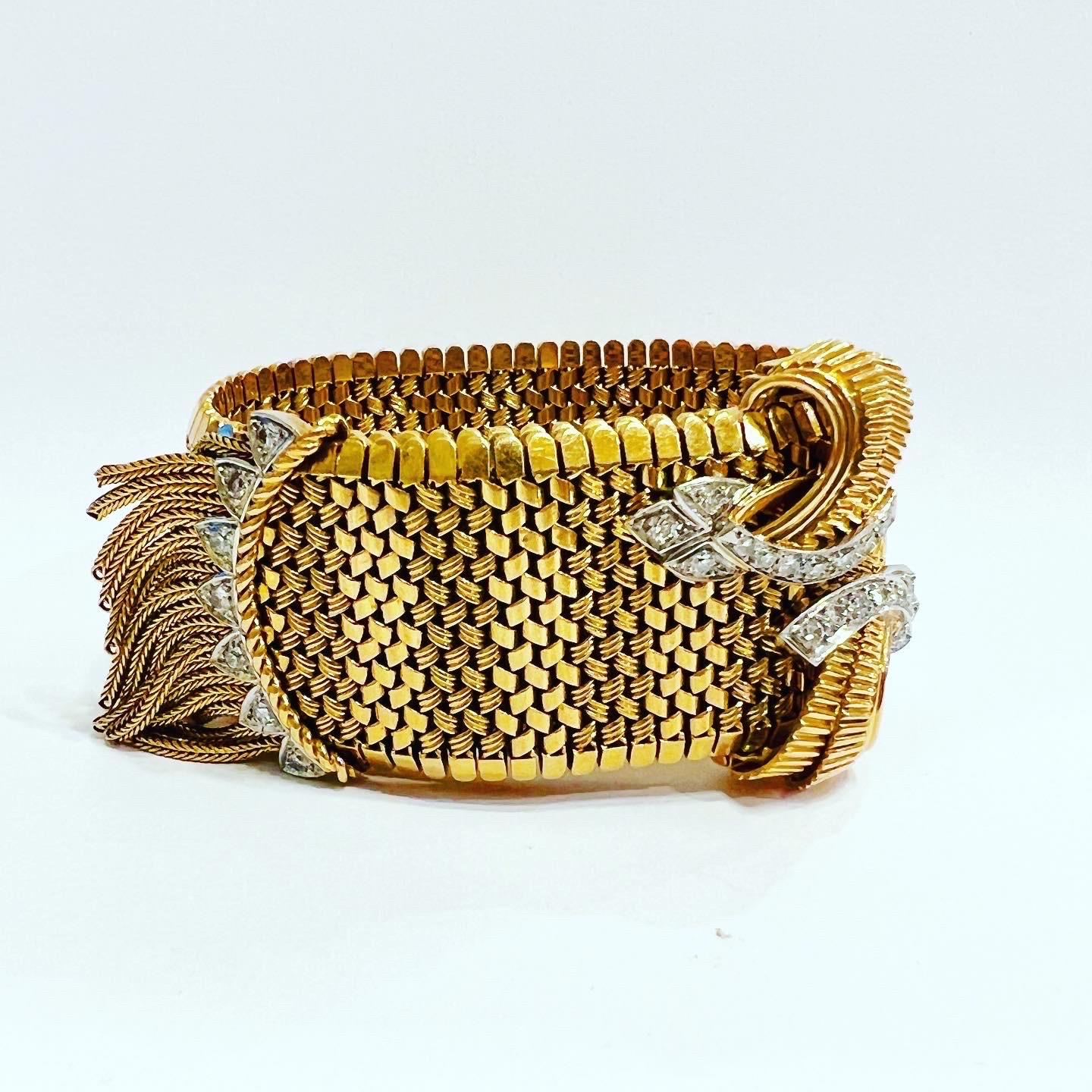 Brilliant Cut 1940s  Diamonds 18k Yellow Gold Platinum Mesh Adjustable Retro Bracelet For Sale