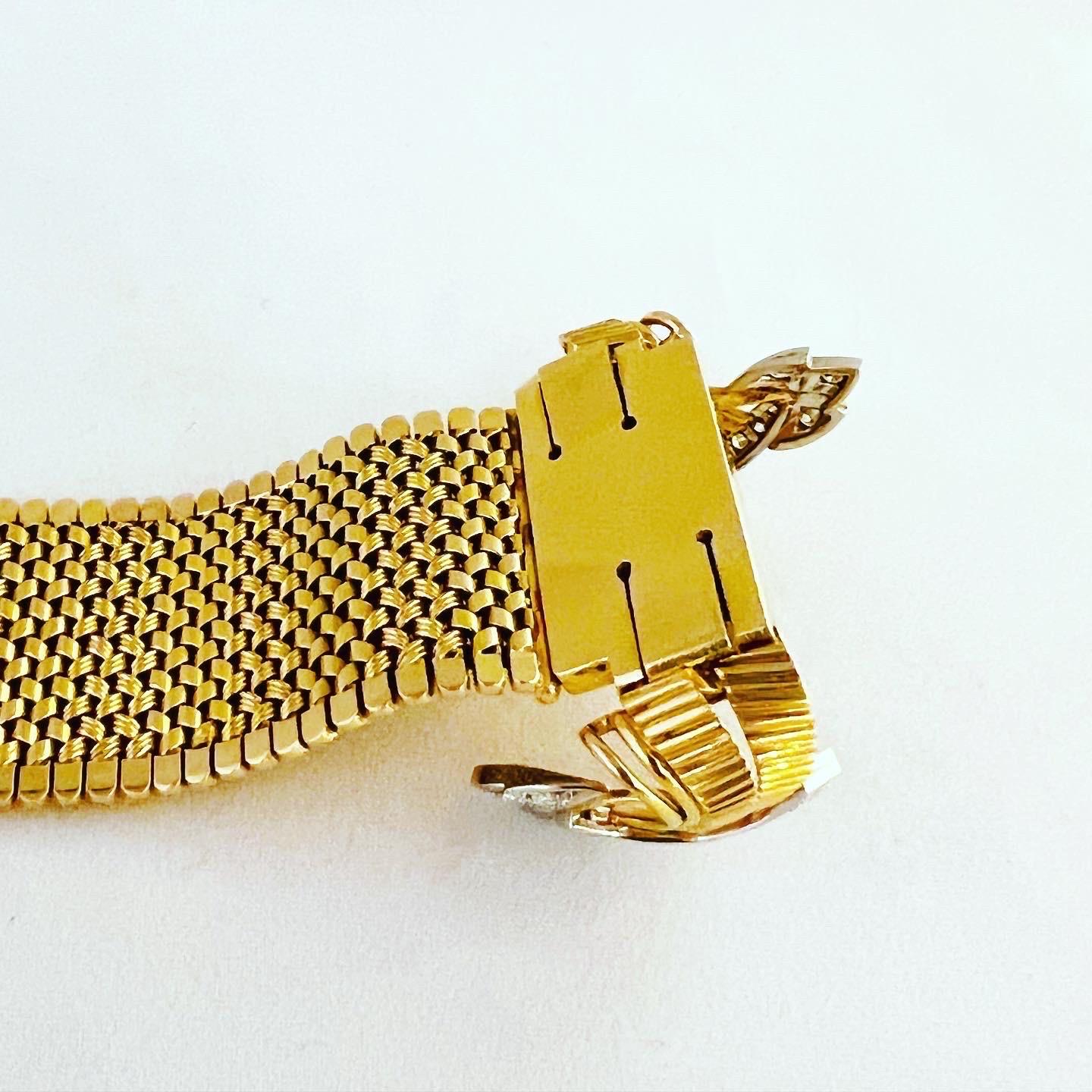 1940s  Diamonds 18k Yellow Gold Platinum Mesh Adjustable Retro Bracelet For Sale 1