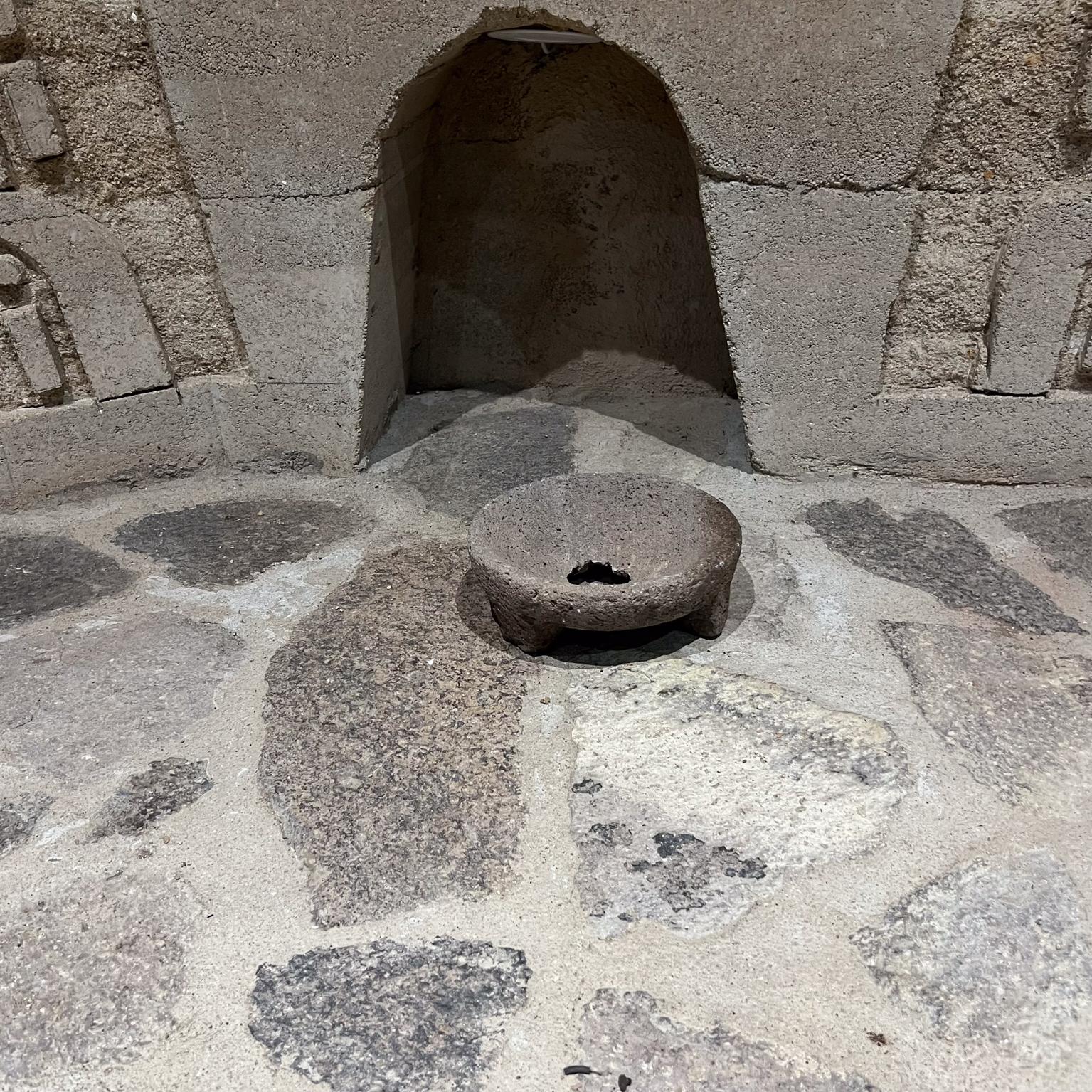 1940s Distressed Molcajete Rustic Mexican Stone Bowl In Fair Condition For Sale In Chula Vista, CA