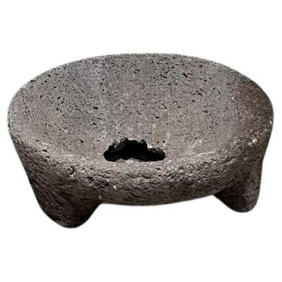 1940s Distressed Molcajete Rustic Mexican Stone Bowl (bol en pierre rustique mexicain) en vente