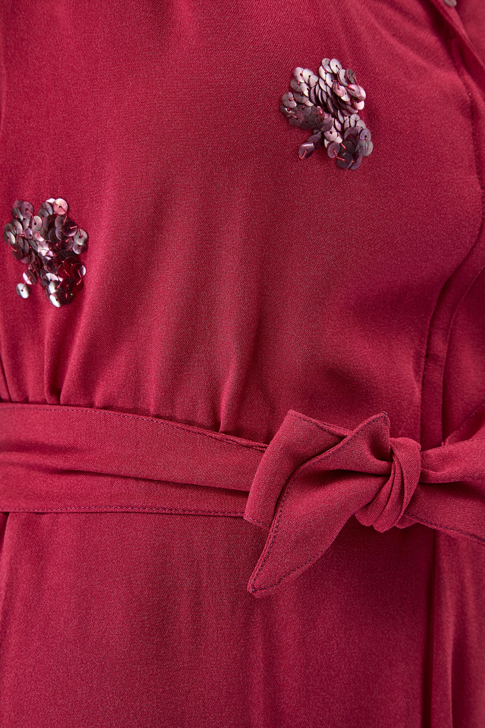 1940er Du Barry Himbeerfarbenes Hemdwaister-Kleid mit Pailletten Damen im Angebot