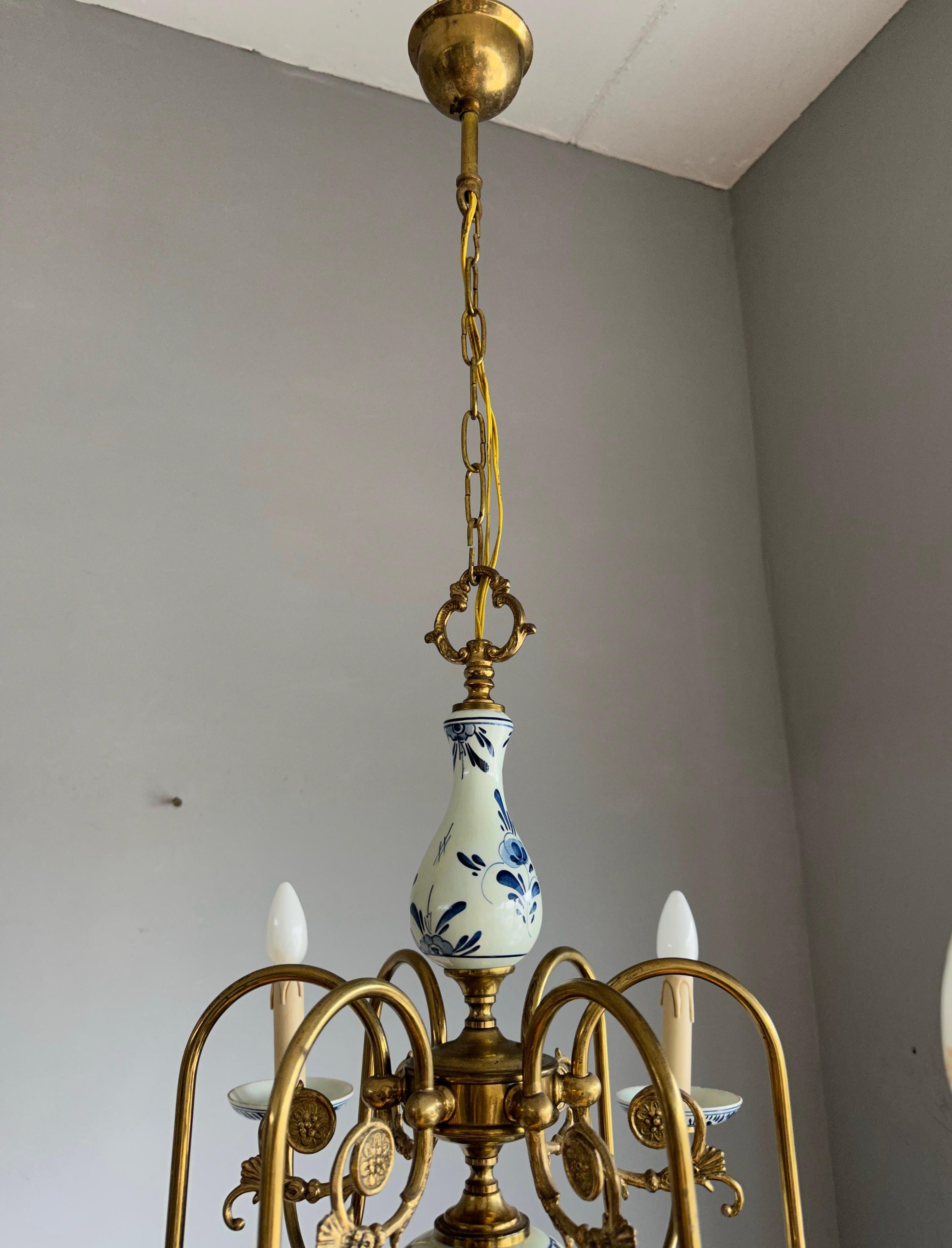 1940s Dutch Brass and Porcelain Hand Painted Delft Blue and White Chandelier For Sale 2