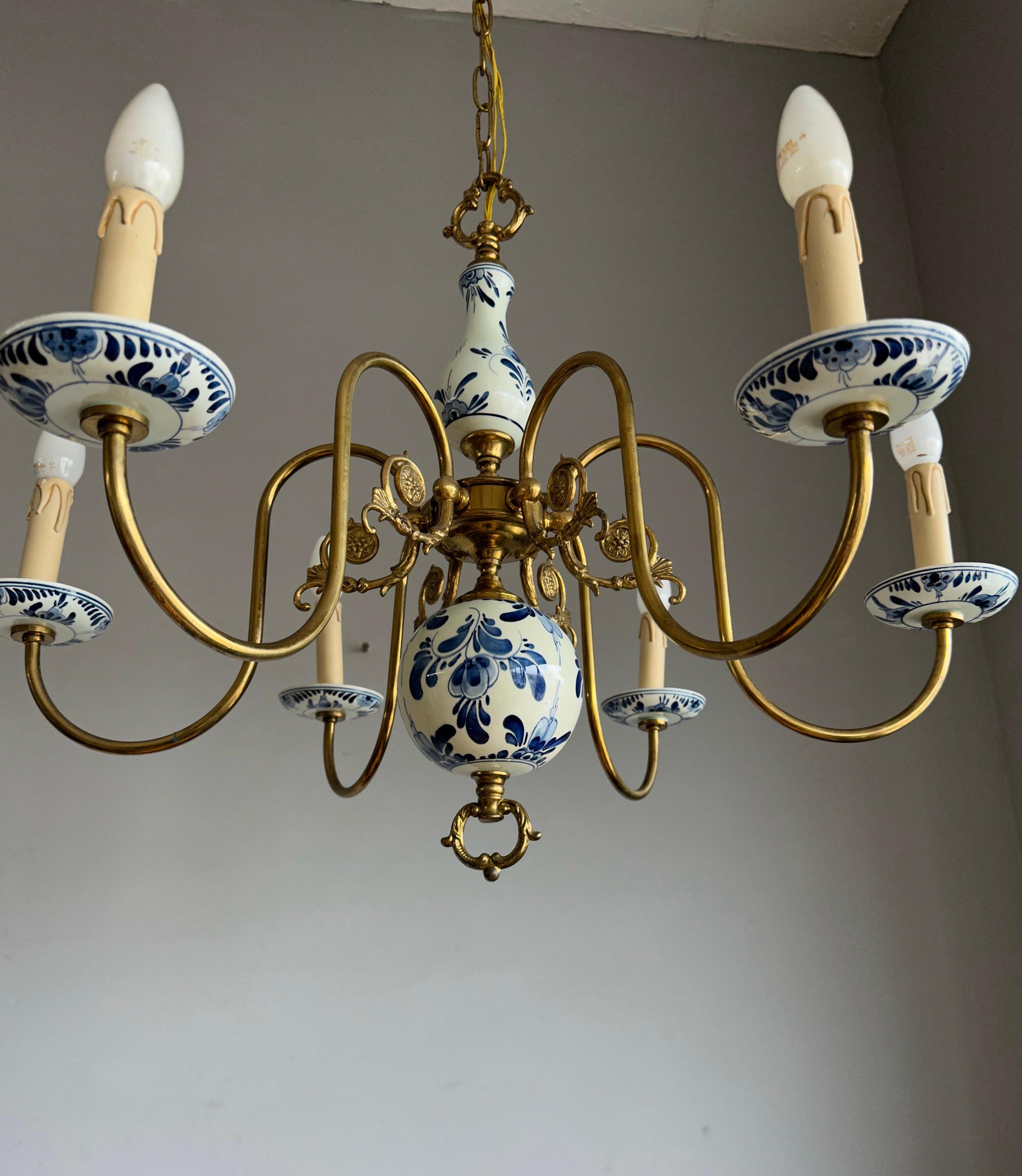 1940s Dutch Brass and Porcelain Hand Painted Delft Blue and White Chandelier For Sale 6
