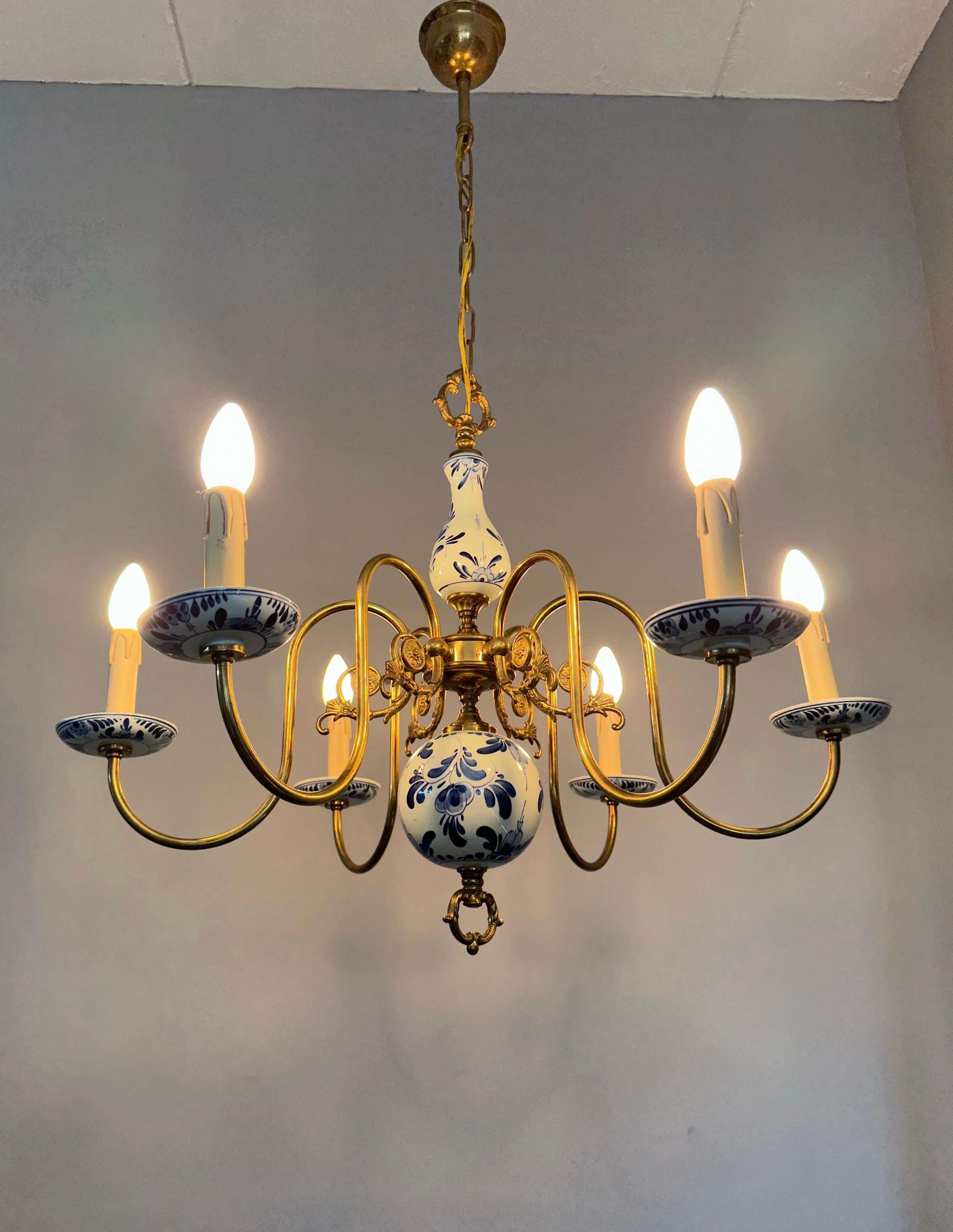 1940s Dutch Brass and Porcelain Hand Painted Delft Blue and White Chandelier For Sale 10