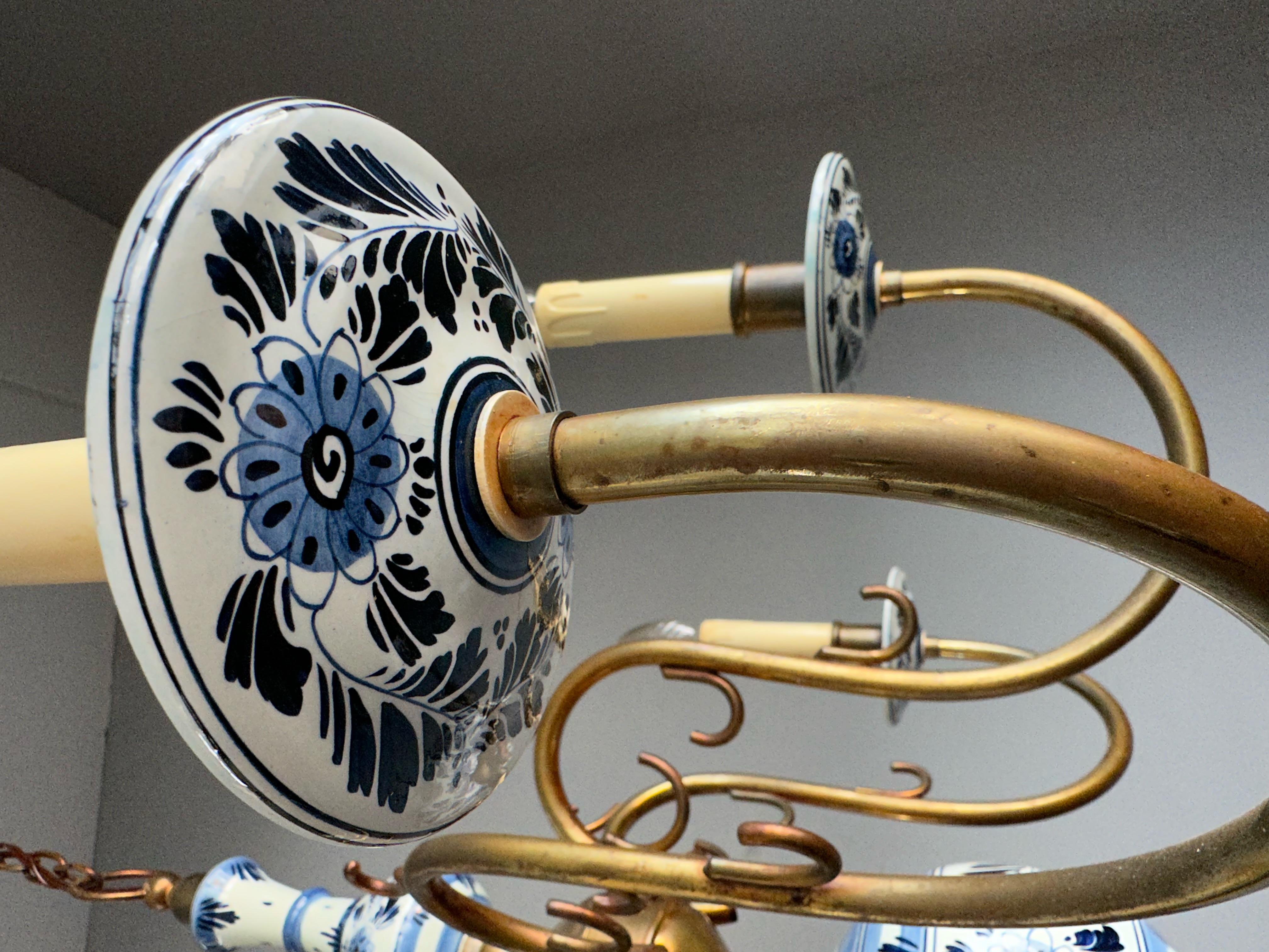 1940s Dutch Brass and Porcelain Hand Painted Delft Blue and White Chandelier In Good Condition In Lisse, NL
