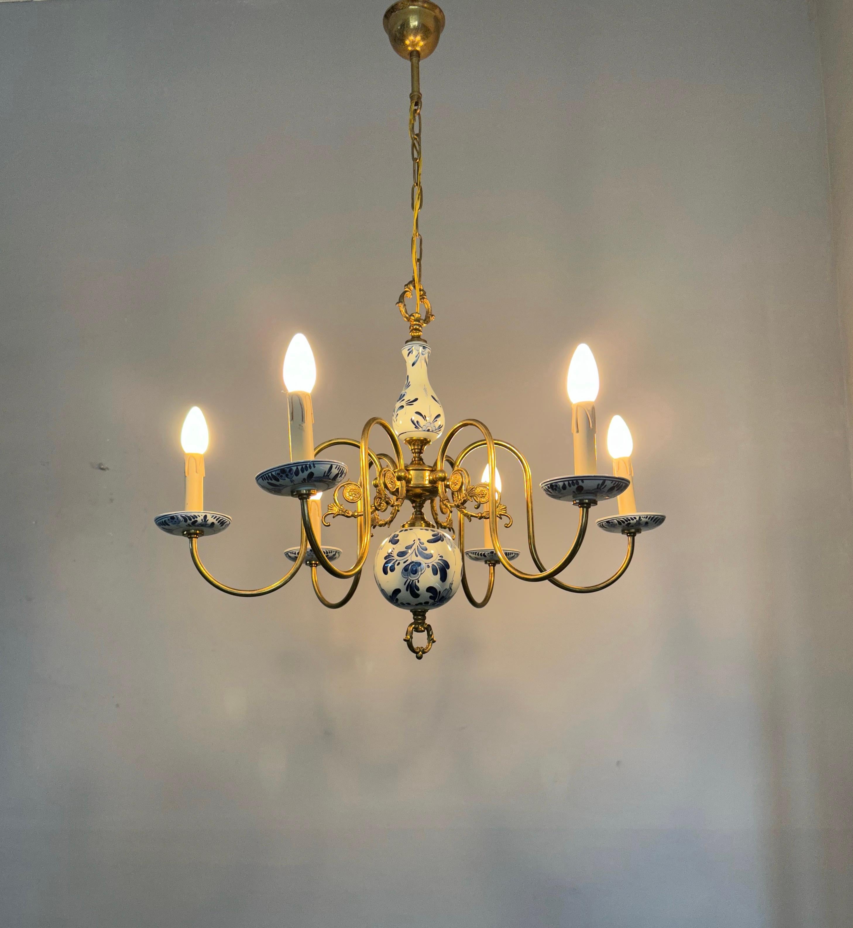 Other 1940s Dutch Brass and Porcelain Hand Painted Delft Blue and White Chandelier For Sale