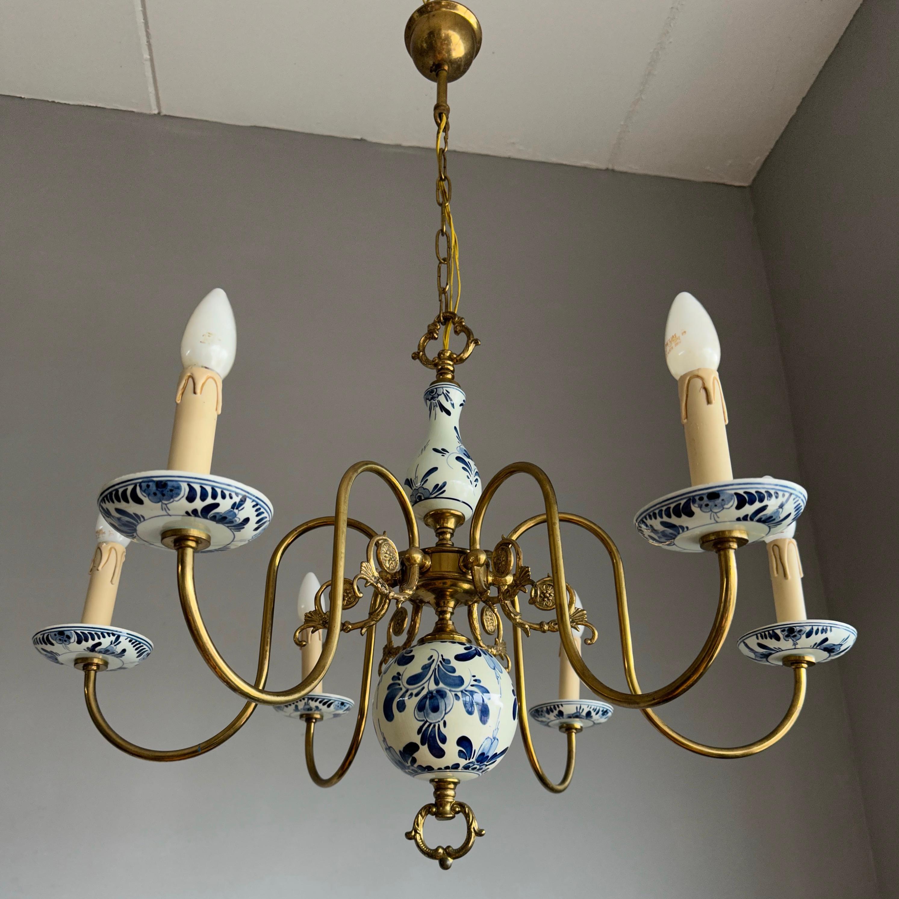 1940s Dutch Brass and Porcelain Hand Painted Delft Blue and White Chandelier In Good Condition For Sale In Lisse, NL