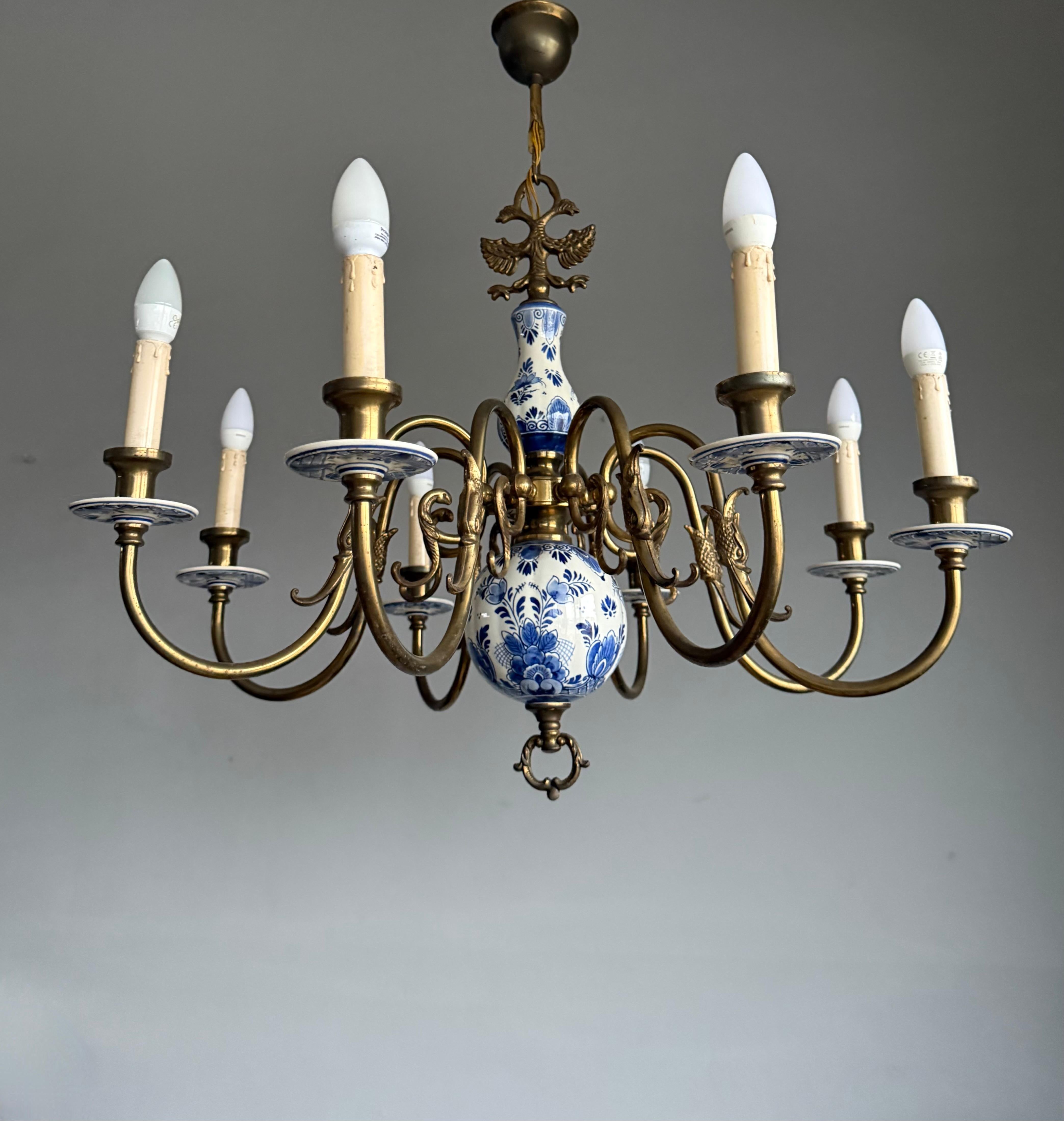 1940s Dutch Large Brass & Porcelain Hand Painted Delft Blue and White Chandelier For Sale 4