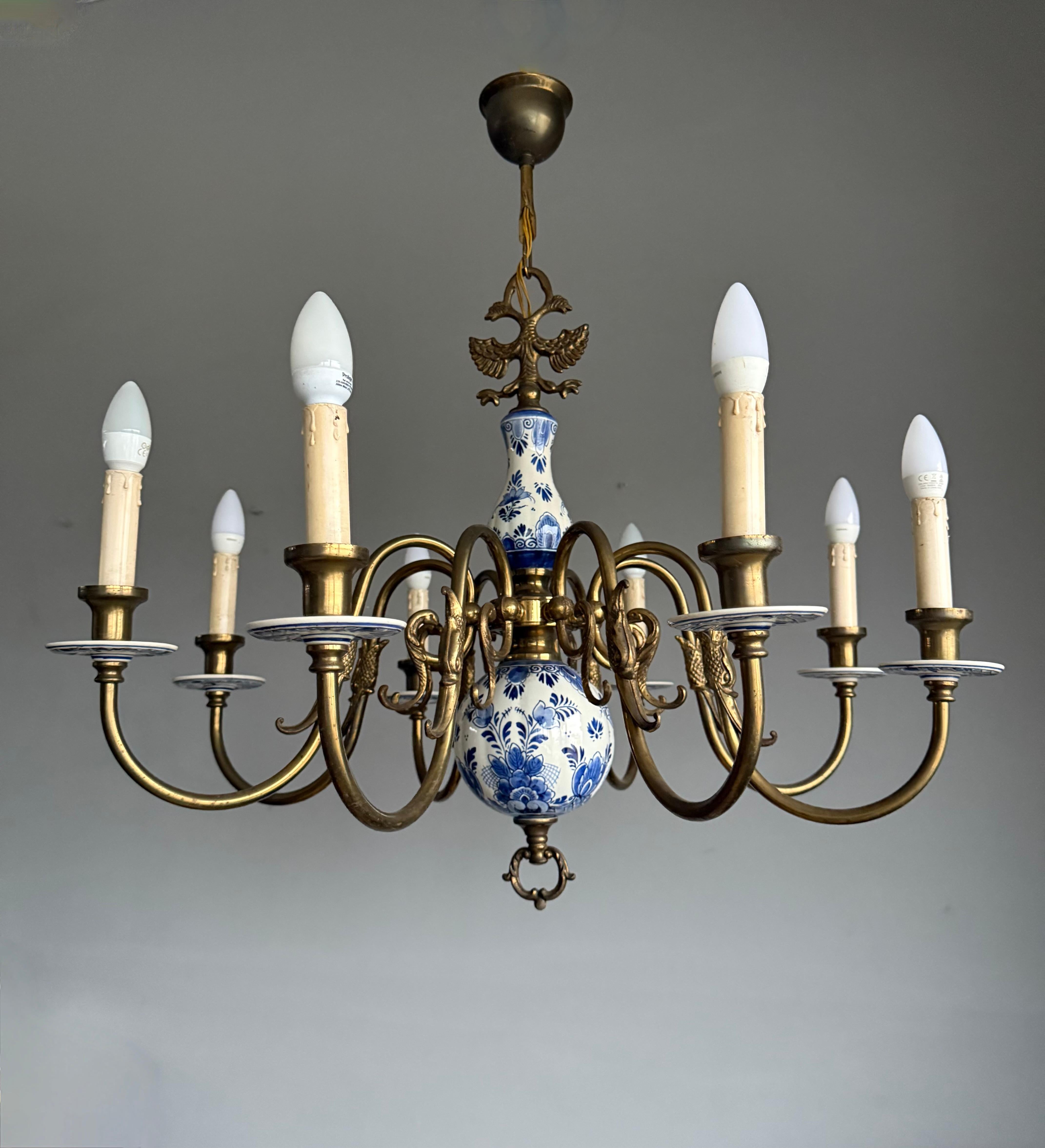 1940s Dutch Large Brass & Porcelain Hand Painted Delft Blue and White Chandelier For Sale 5