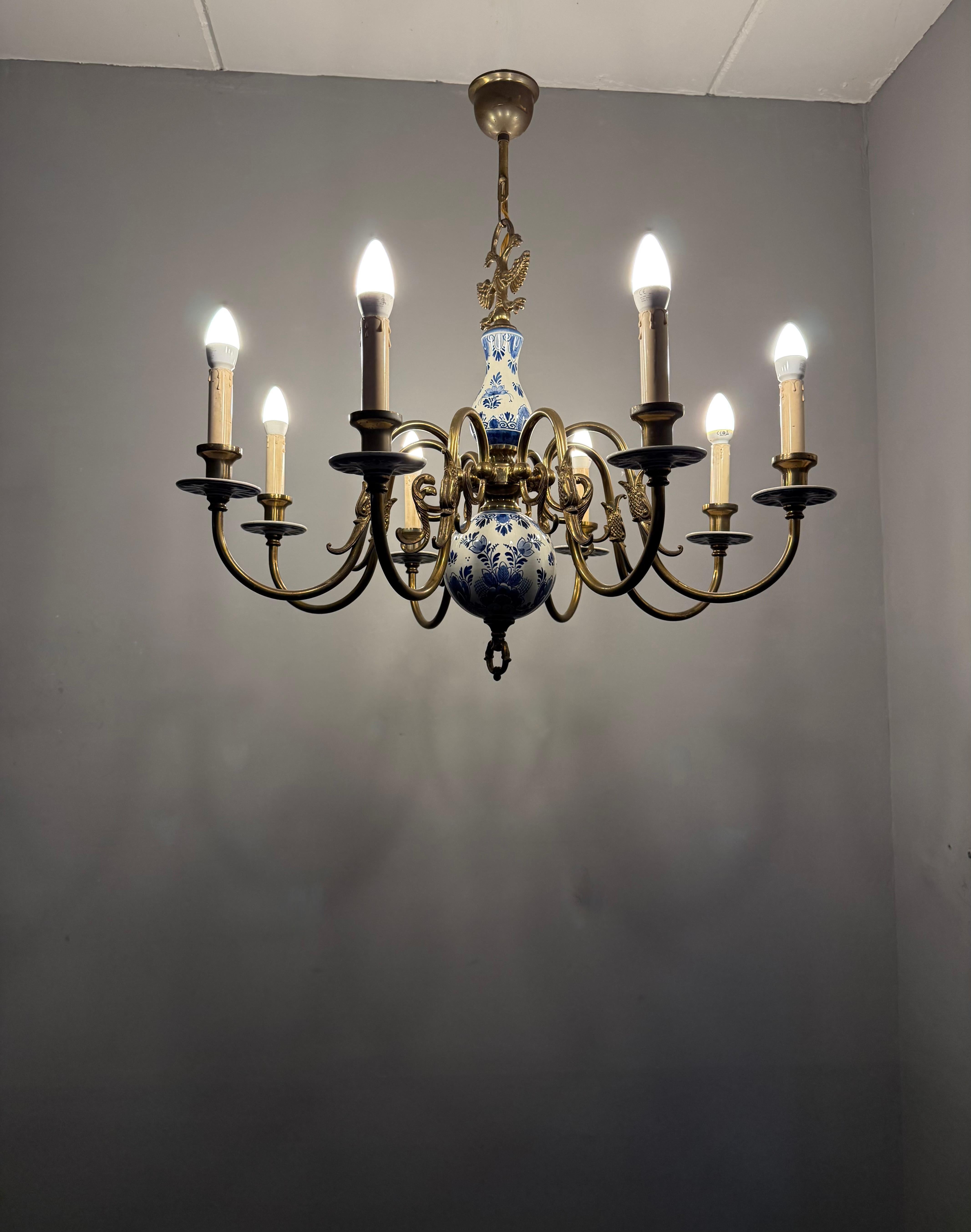 1940s Dutch Large Brass & Porcelain Hand Painted Delft Blue and White Chandelier For Sale 6