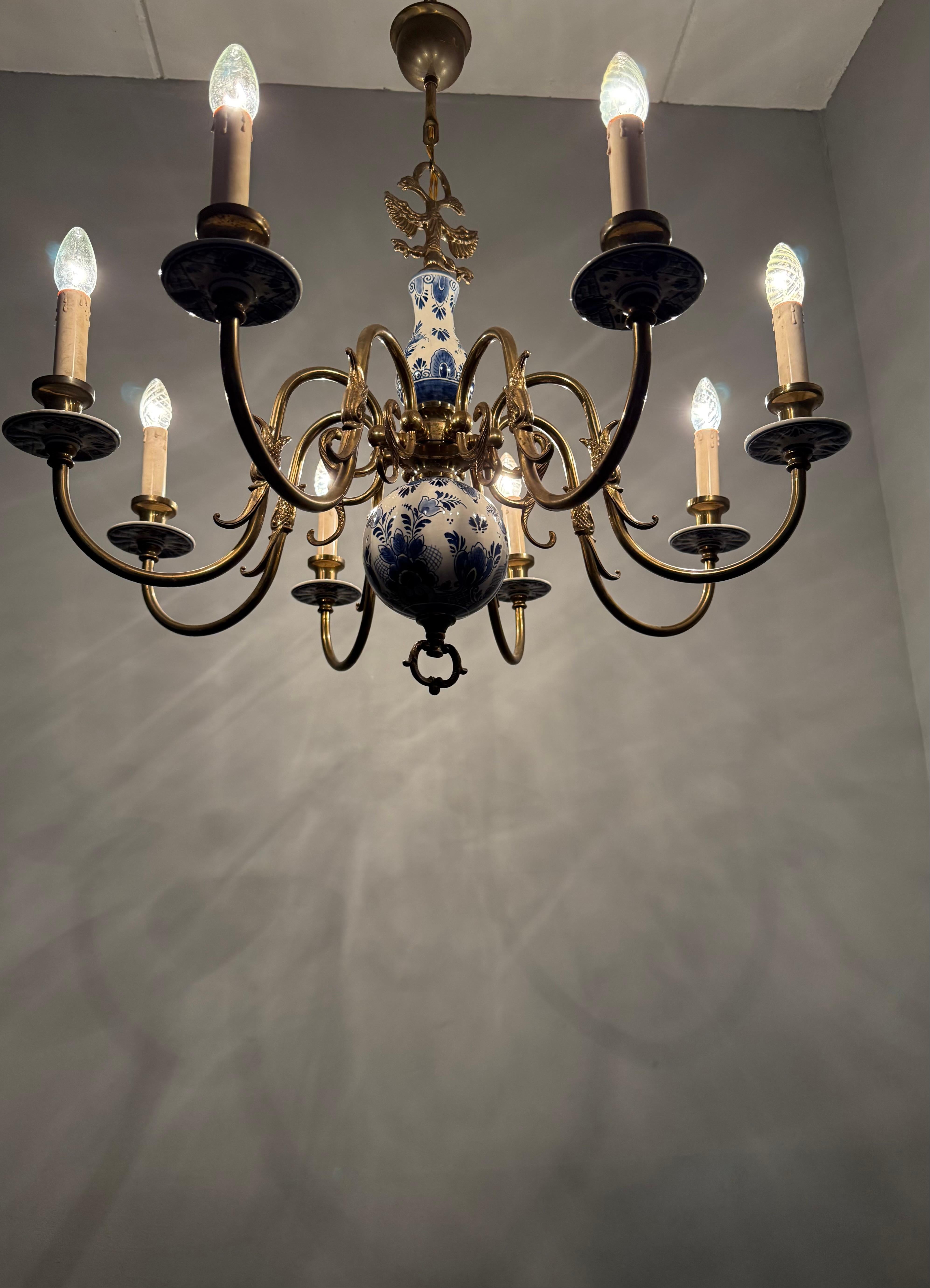 1940s Dutch Large Brass & Porcelain Hand Painted Delft Blue and White Chandelier For Sale 8