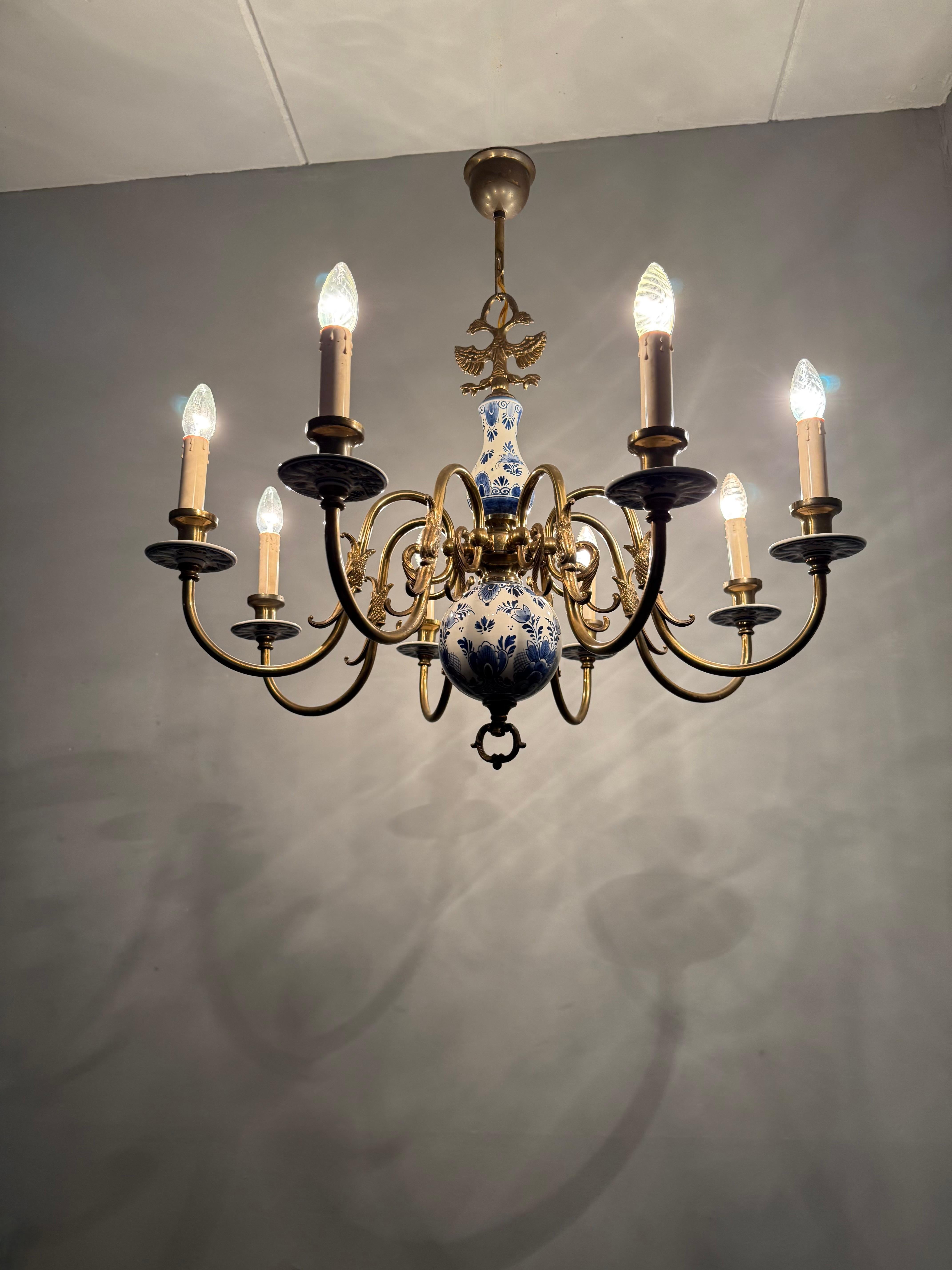 1940s Dutch Large Brass & Porcelain Hand Painted Delft Blue and White Chandelier For Sale 9