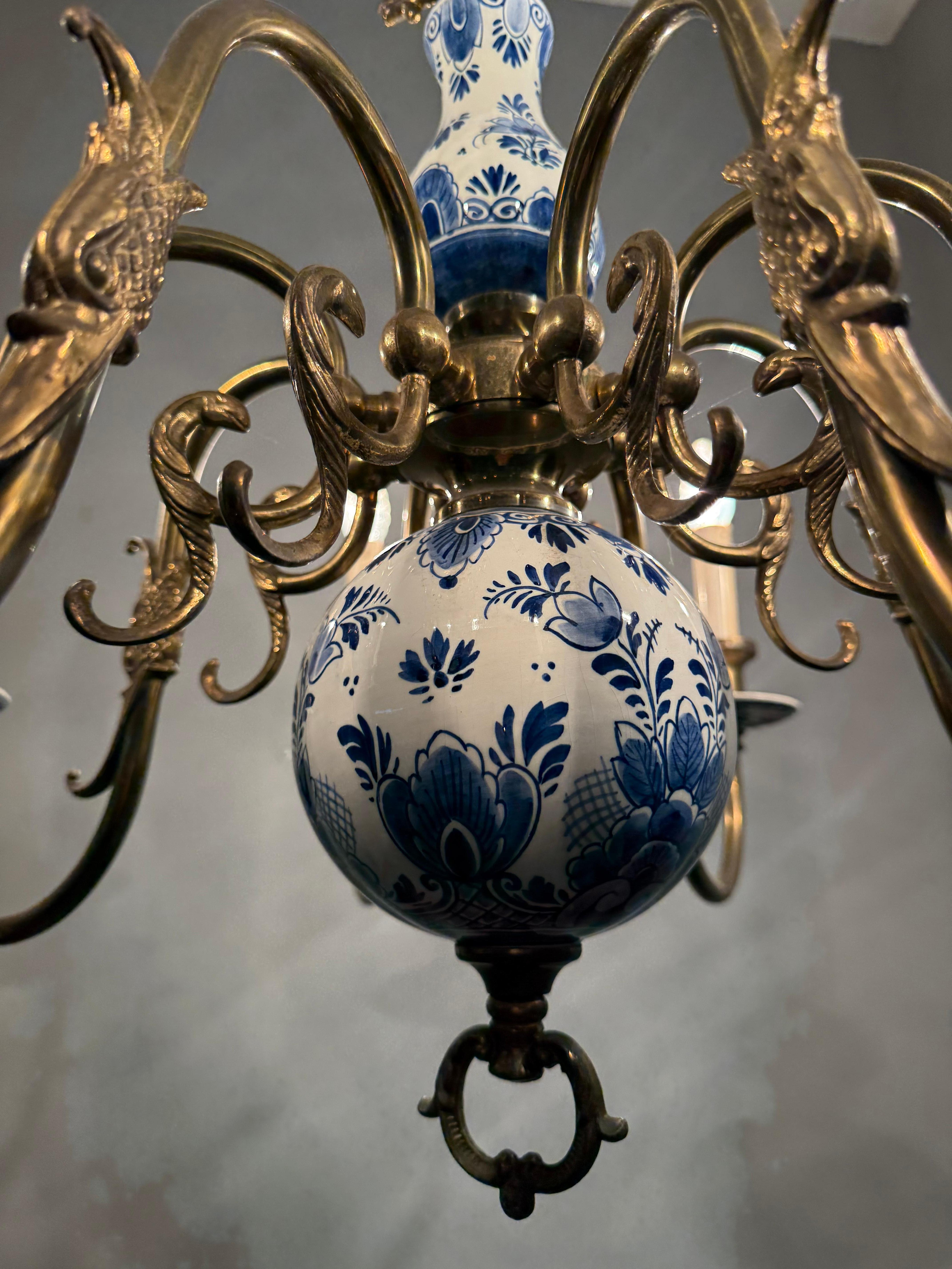 1940s Dutch Large Brass & Porcelain Hand Painted Delft Blue and White Chandelier For Sale 13