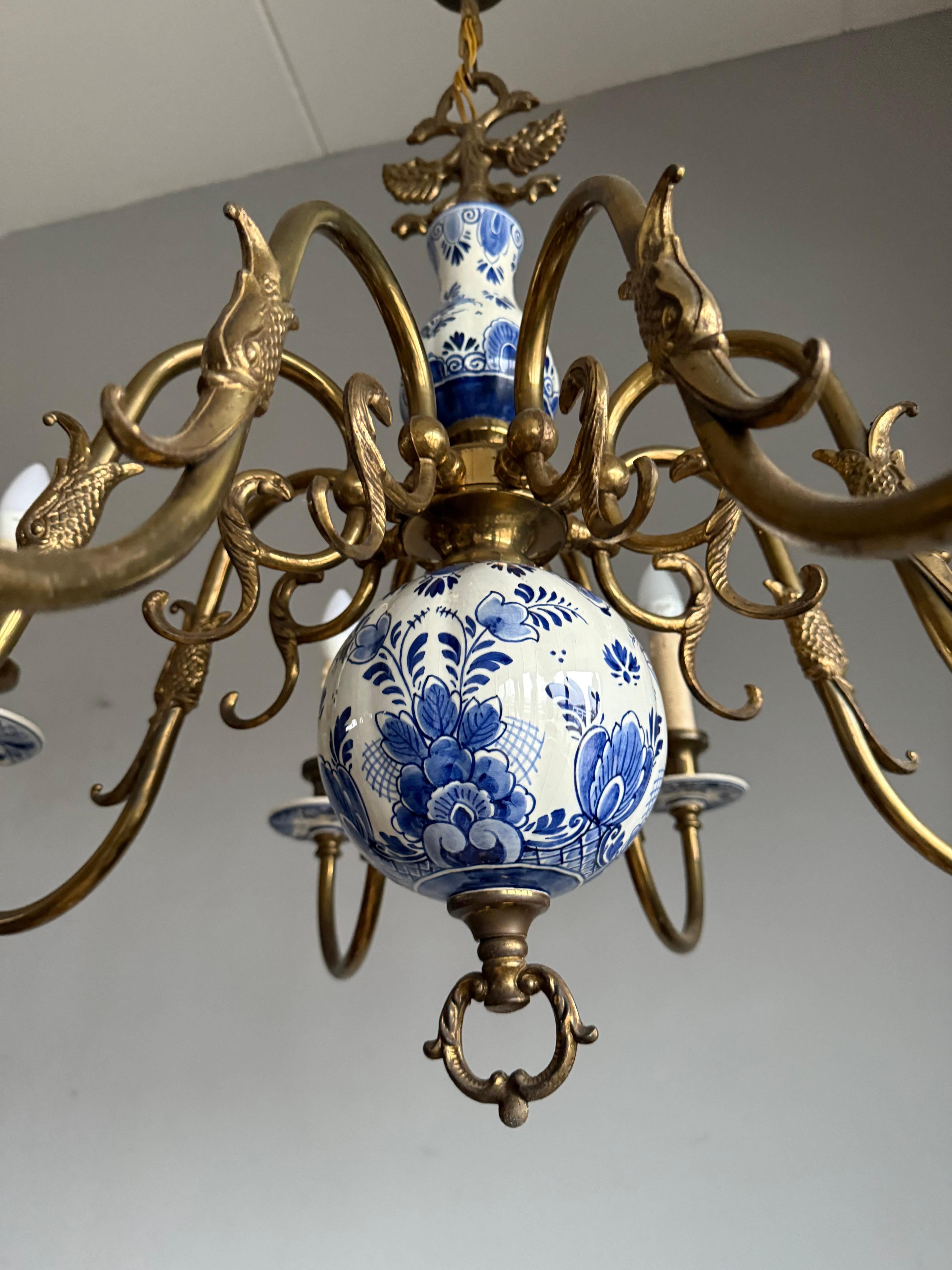 1940s Dutch Large Brass & Porcelain Hand Painted Delft Blue and White Chandelier In Good Condition For Sale In Lisse, NL