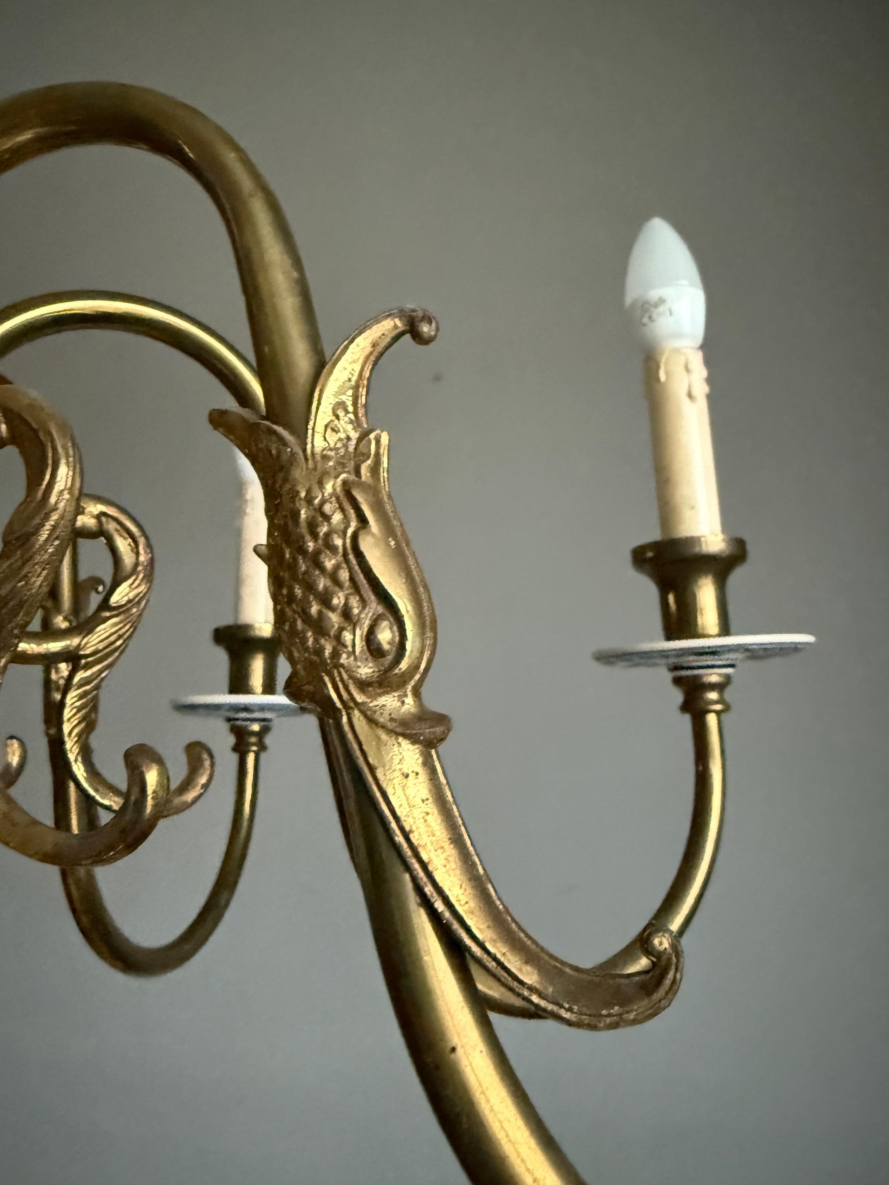 1940s Dutch Large Brass & Porcelain Hand Painted Delft Blue and White Chandelier For Sale 2