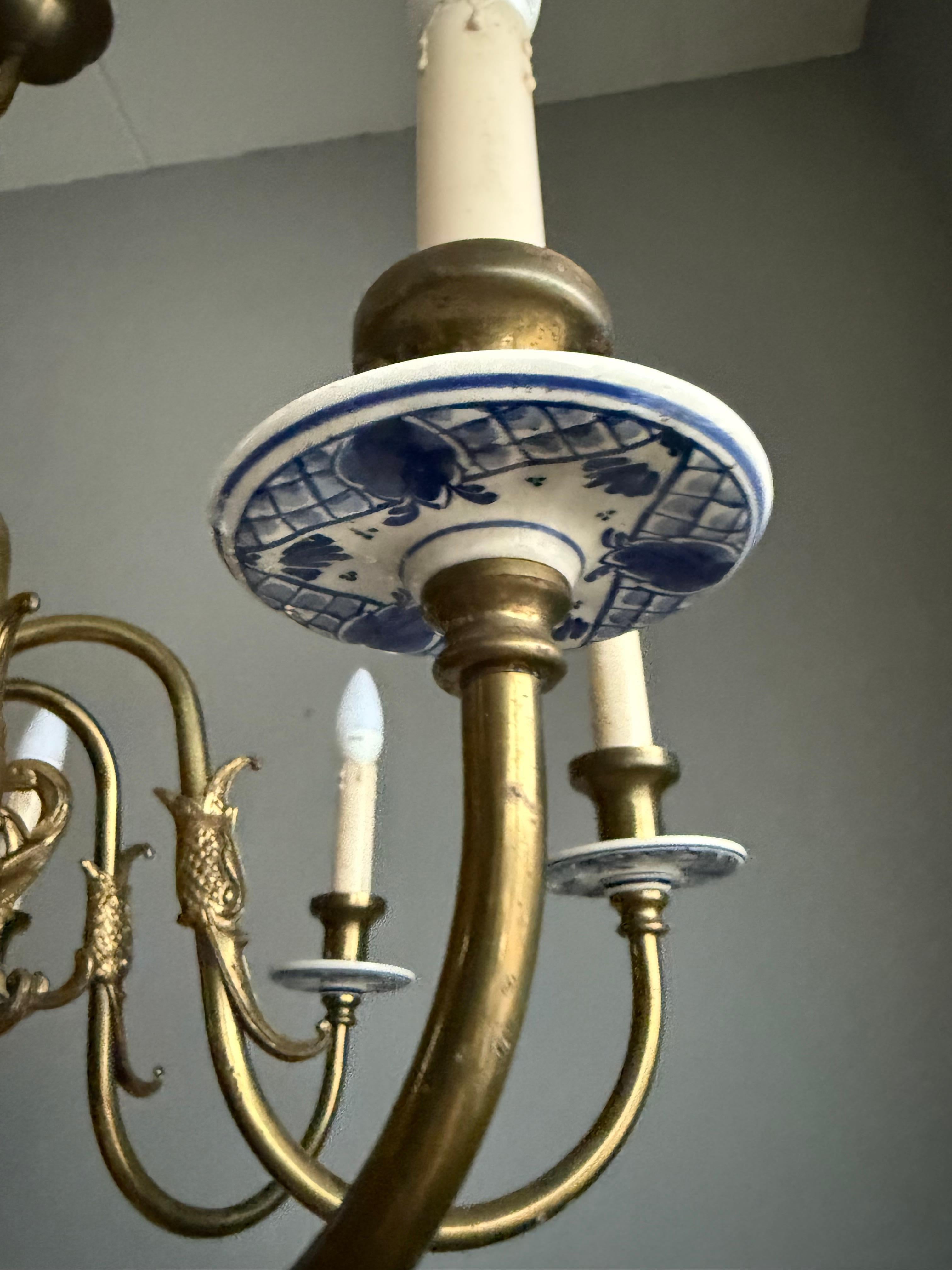1940s Dutch Large Brass & Porcelain Hand Painted Delft Blue and White Chandelier For Sale 3