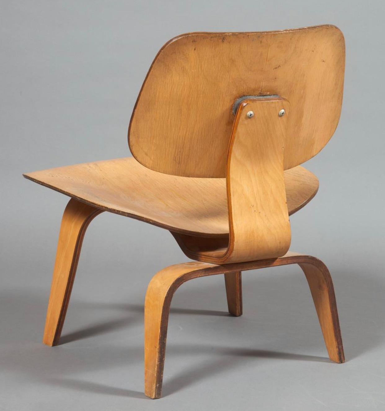 Gorgeous and rare early example of perhaps the most iconic modernist chair. 1940s edition executed in birch. Manufactured by Evans Products before Herman Miller took over manufacture circa 1950. In good condition with age expected wear and