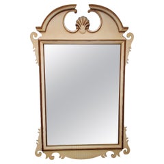 Miroir mural de style américain ancien des années 1940 en bois sculpté et patiné
