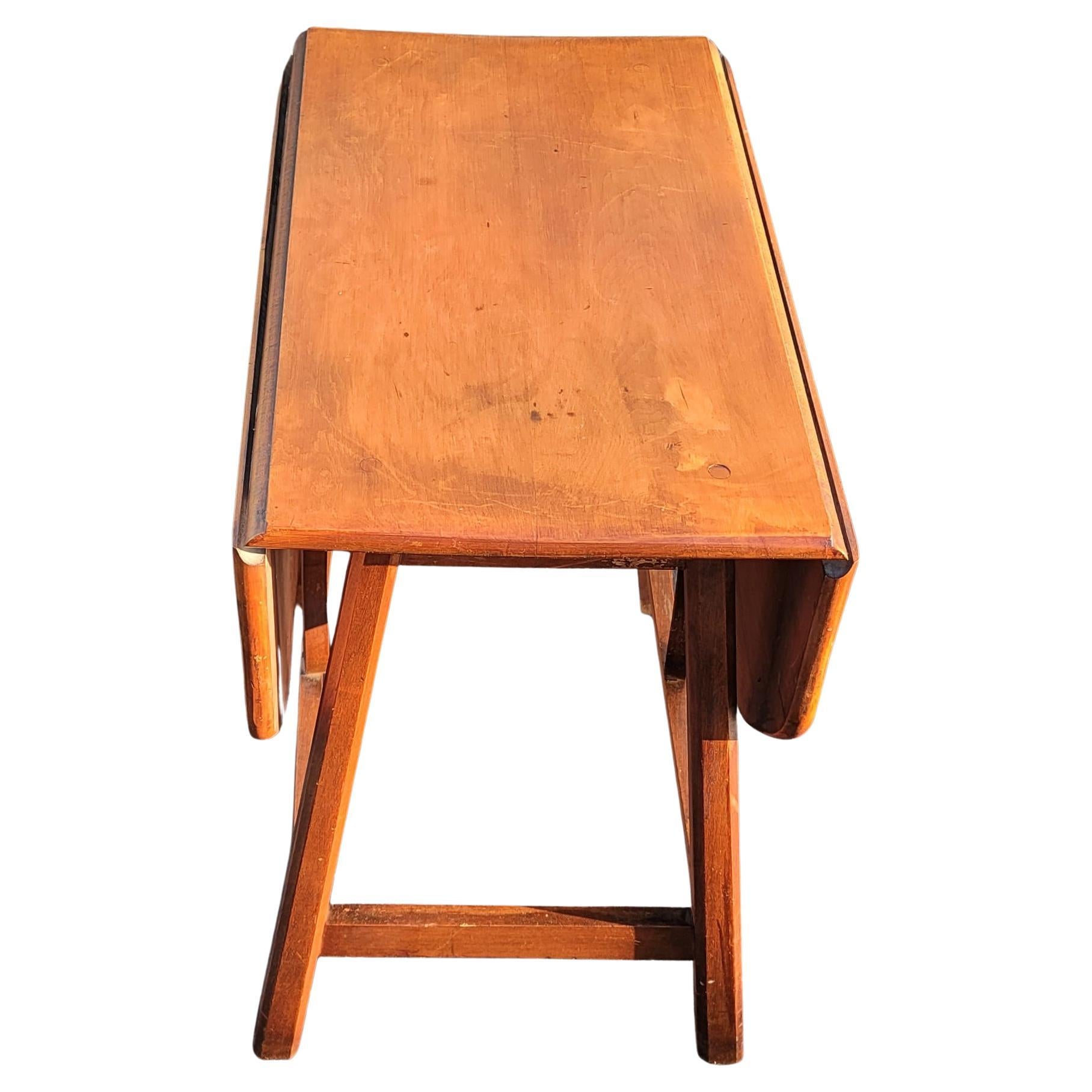 American Colonial 1940s Early American Style Cherry Drop-Leaf Side Table For Sale