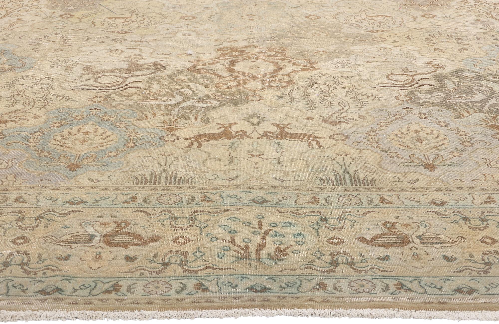 Persiano Tappeto Tabriz persiano anni '40, tonalità terra, stile moderno e tradizionale in vendita