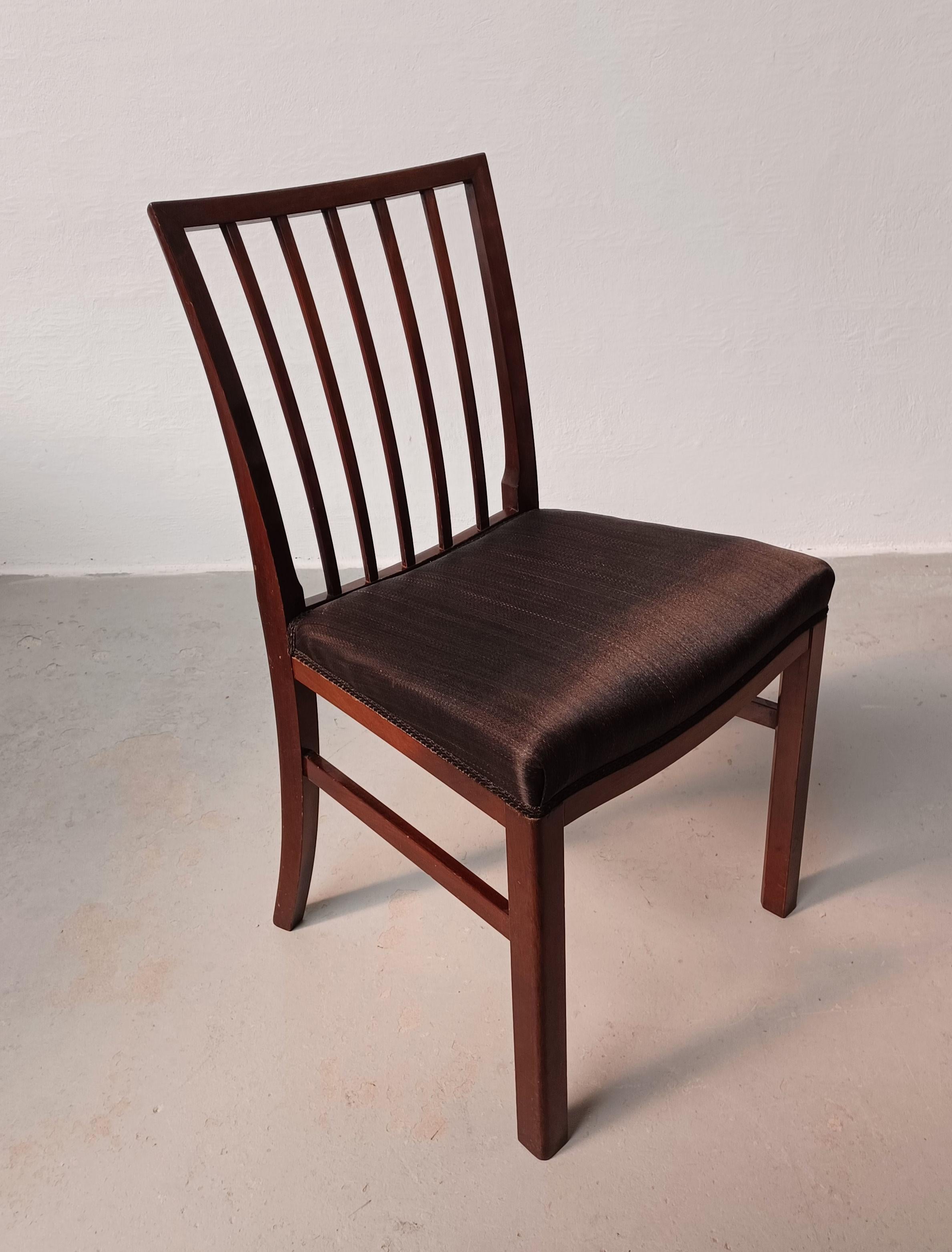 1940s Eight Danish Restored Mahogany Dining Chairs with Horse Hair Upholstery For Sale 5