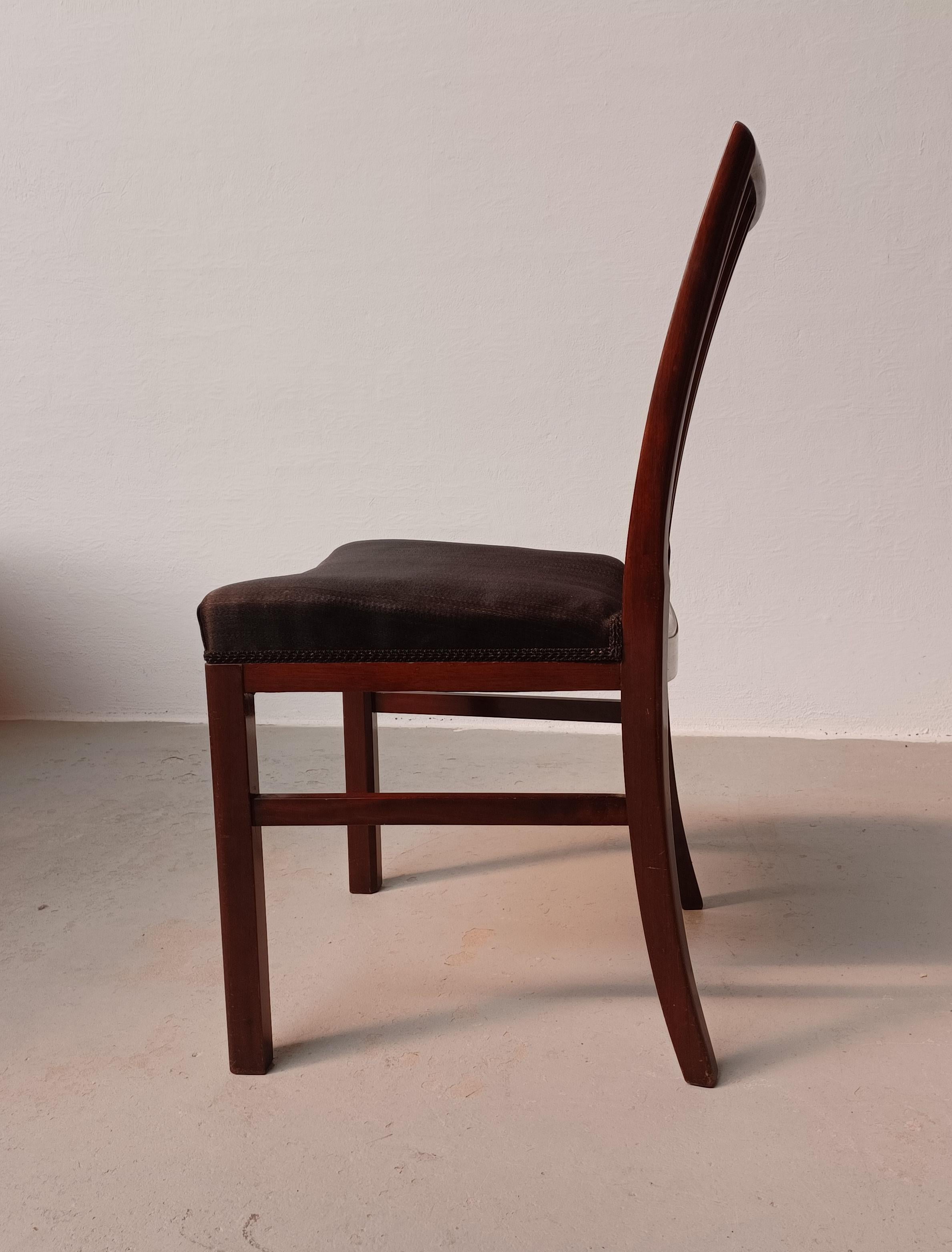 Mid-20th Century 1940s Eight Danish Restored Mahogany Dining Chairs with Horse Hair Upholstery For Sale