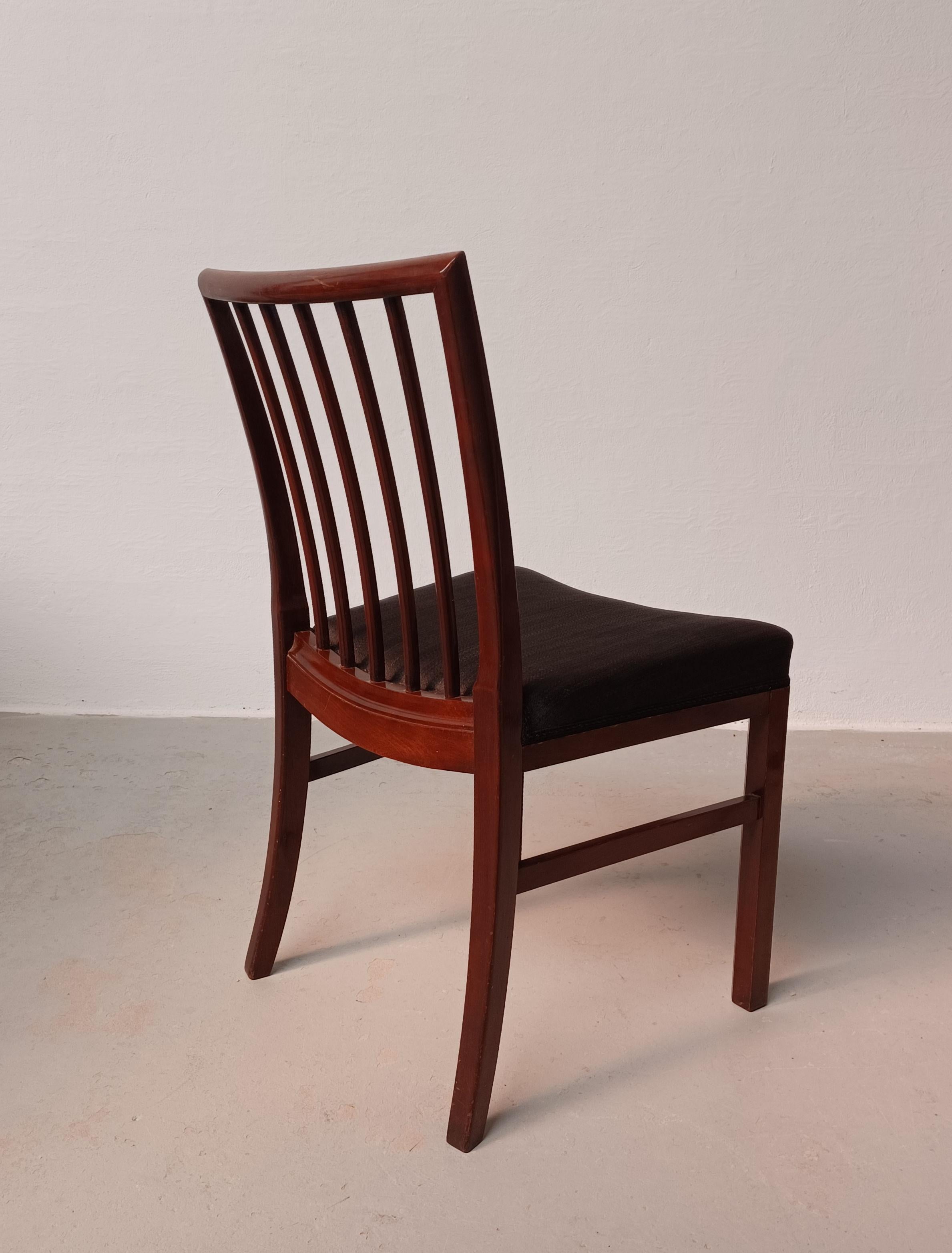 1940s Eight Danish Restored Mahogany Dining Chairs with Horse Hair Upholstery For Sale 3