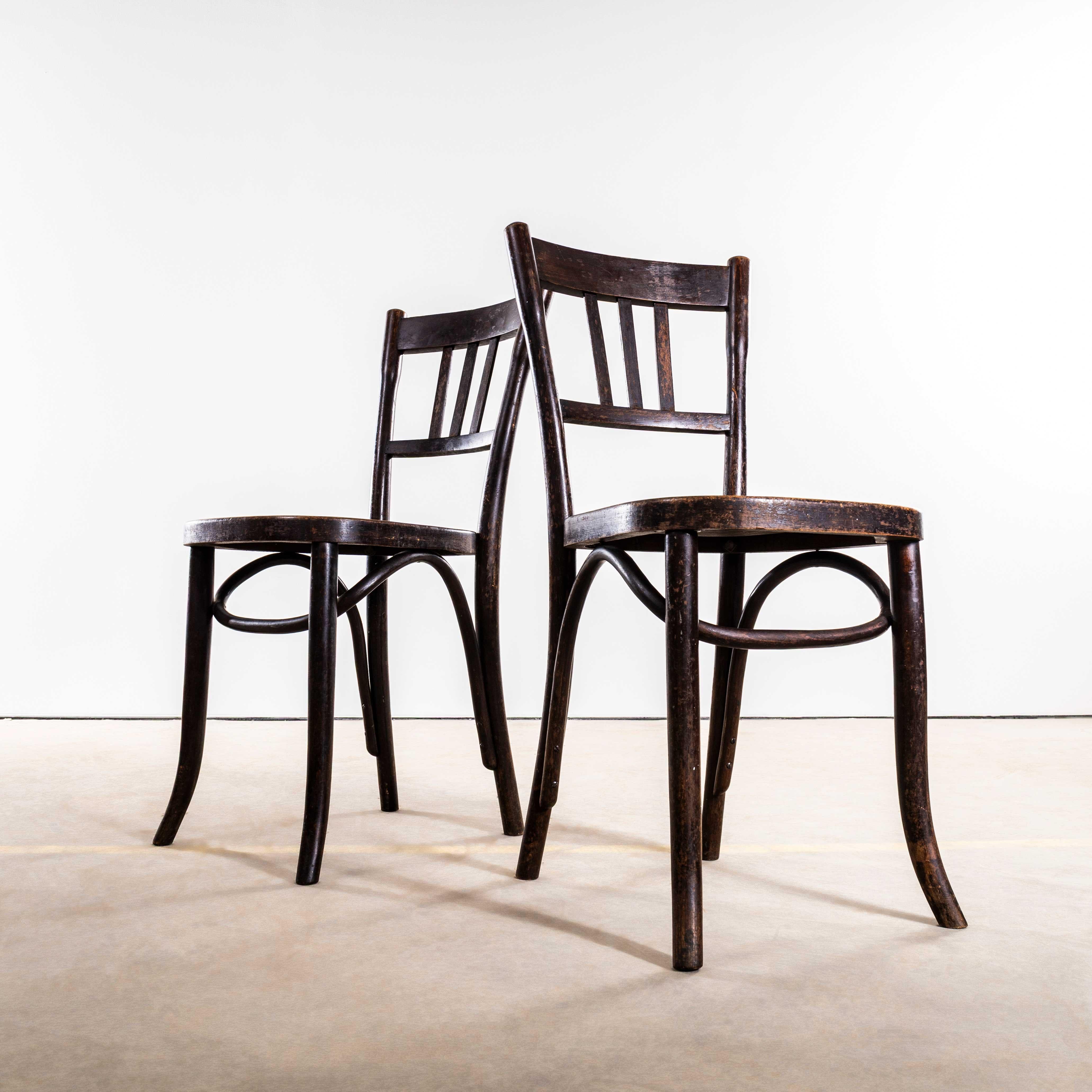 1940's Elegant Dark Oak Bentwood Thonet Dining Chairs – Pair In Good Condition For Sale In Hook, Hampshire