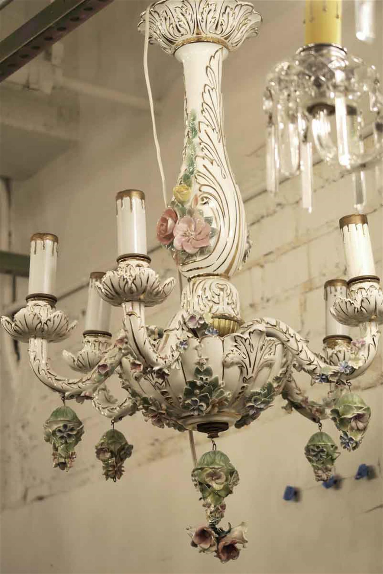 1940s Elegant Five-Arm Italian Floral Porcelain Chandelier In Good Condition In New York, NY