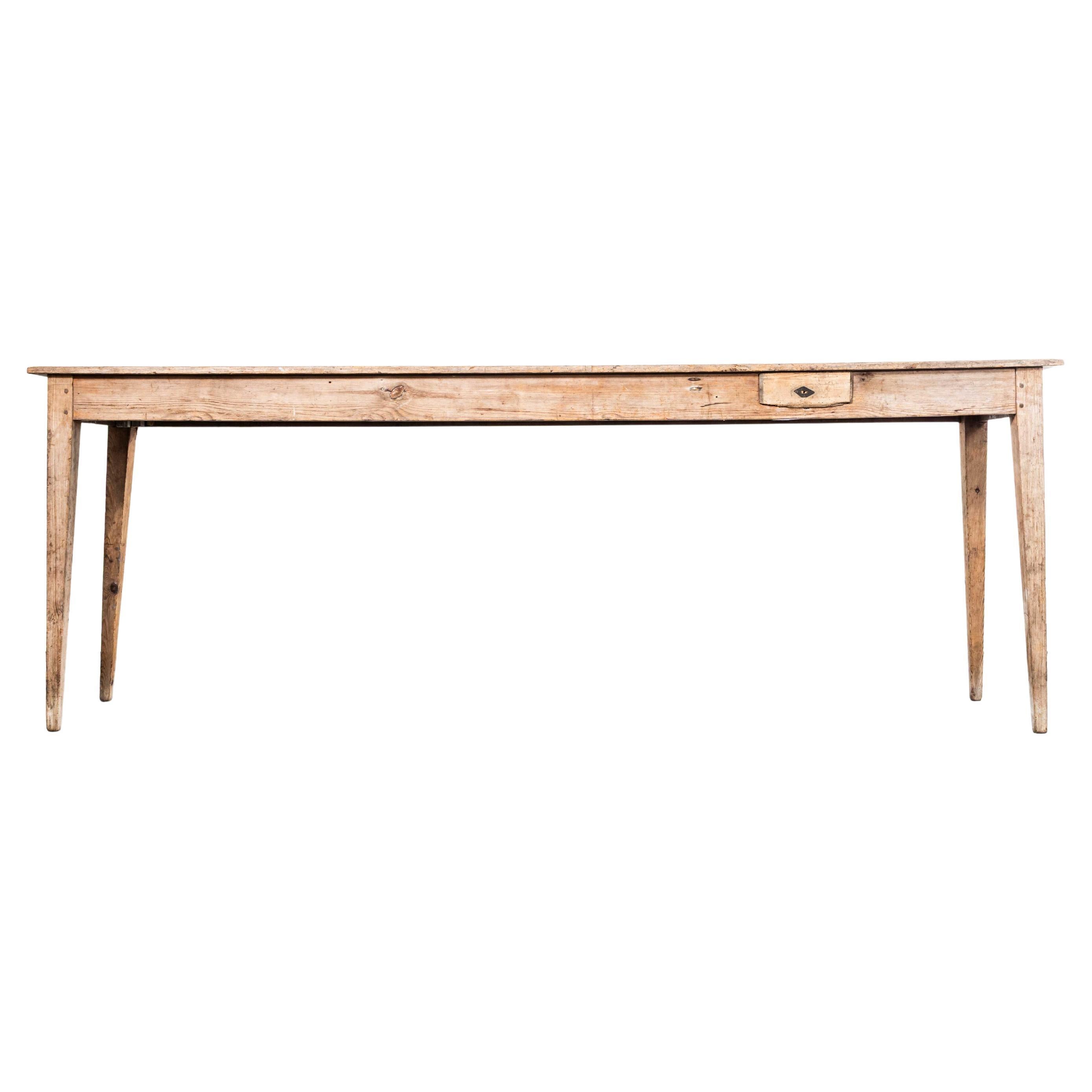 Table console élégante en pin frotté français des années 1940 en vente