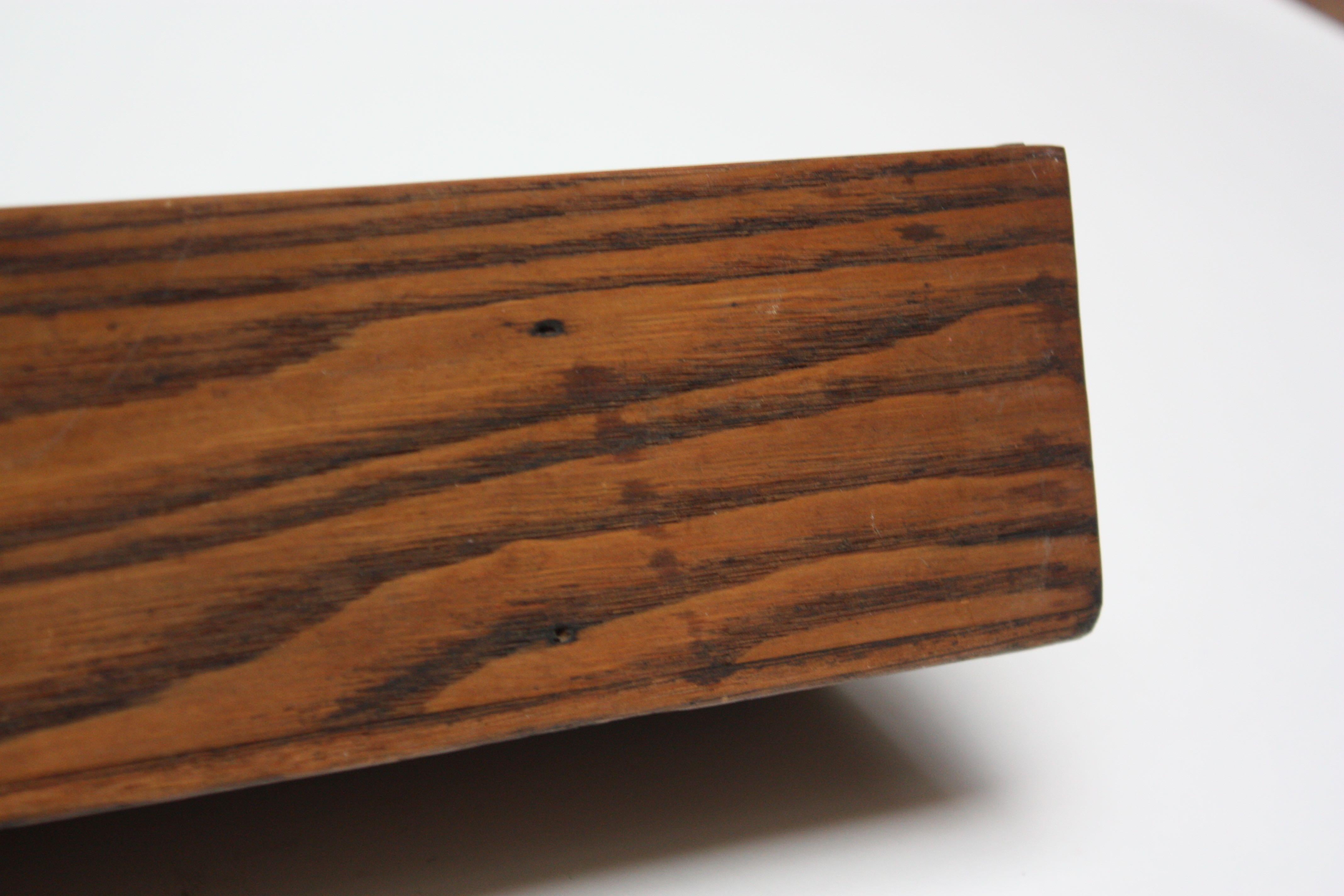 1940s Elizabeth Bensley Caja decorativa de esmalte y madera de cebra en venta 7